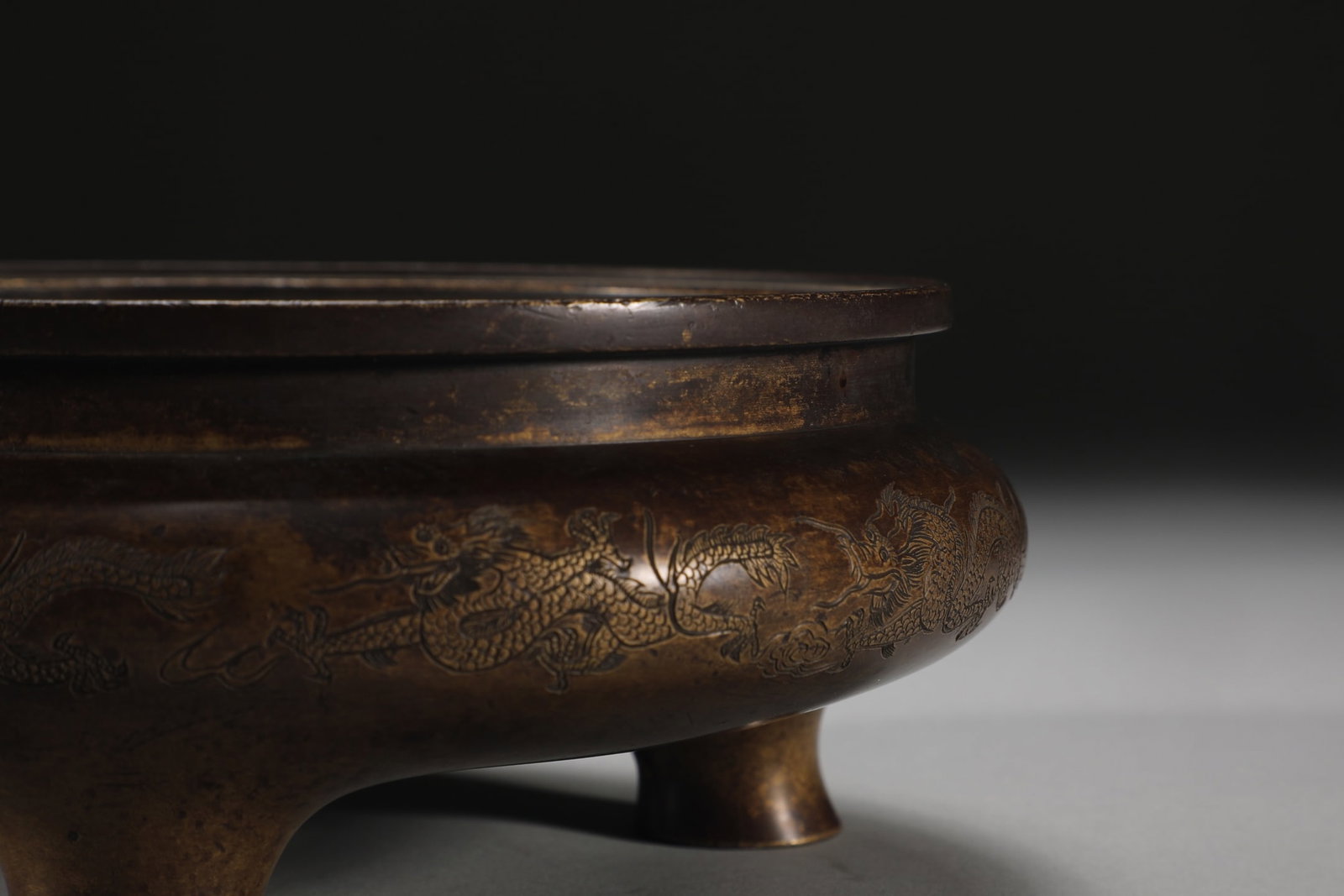 An Exquisite Bronze Dragon Pattern Tripod Censer - 7