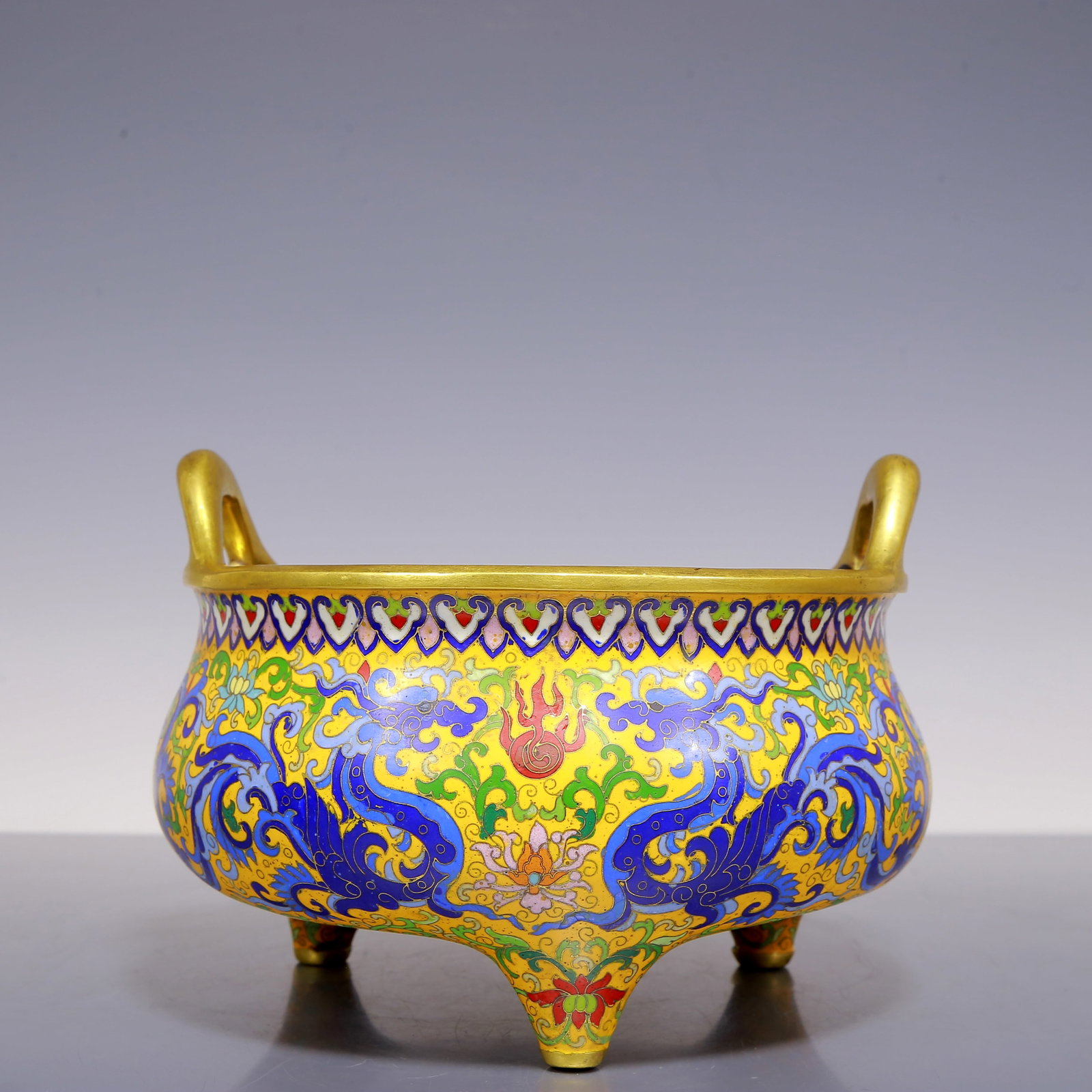 An Exquisite Gilt Bronze Cloisonne Lotus Pattern Dragon Pattern Double-Ears and Tripod Censer: An Exquisite Gilt Bronze Cloisonne Lotus Pattern Dragon Pattern Double-Ears and Tripod Censer Ming Dynasty, China Xuande Six-character Mark Size:23cmx17cm Weight:4380g (The Dimensions Of All Batches