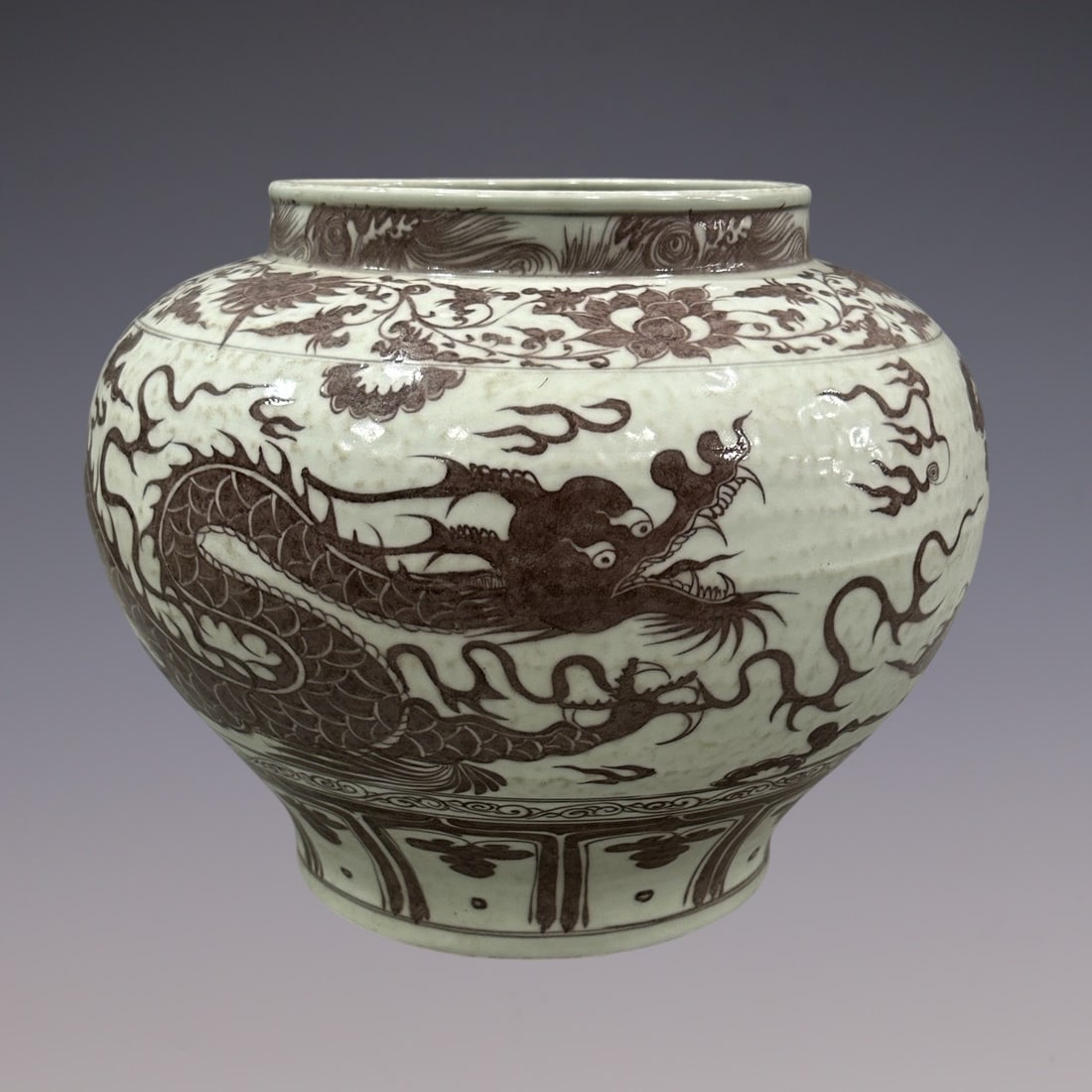 An Exquisite Blue and White Underglaze-Red Dragon Pattern Lotus Pattern Jar: An Exquisite Blue and White Underglaze-Red Dragon Pattern Lotus Pattern Jar Yuan Dynasty, China Size:29cm (The Dimensions Of All Batches Are Manually Measured.If You Need More Detailed Information,