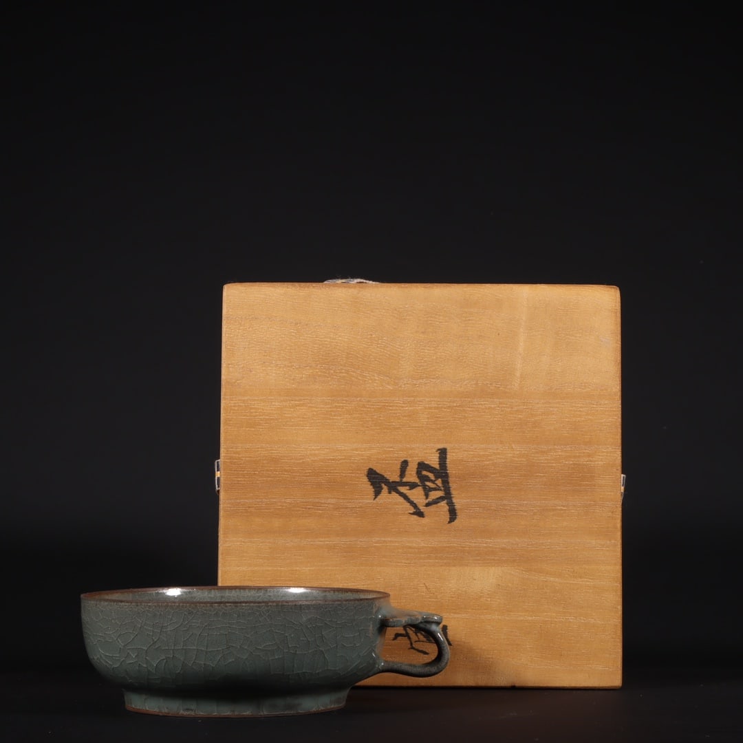 An Exquisite Guan yao Cup: An Exquisite Guan yao Cup Song Dynasty, China Size:4cmx11.5cm (The Dimensions Of All Batches Are Manually Measured.If You Need More Detailed Information, Please Contact Our Customer Service Before Bid