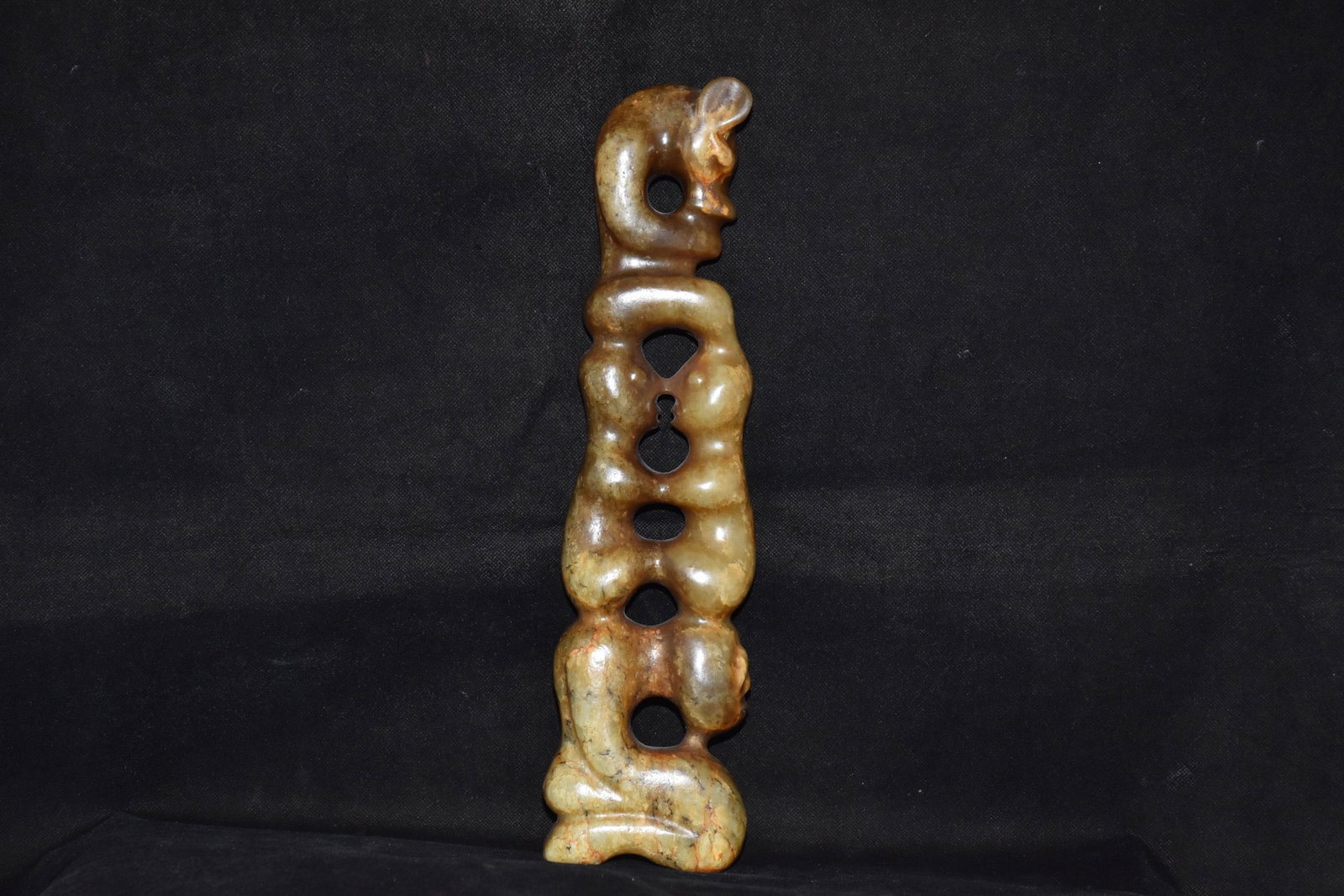 An Exquisite Hemo Jade Ornament: An Exquisite Hemo Jade Ornament Hong Shan Culture Size:35cmx8cm Weight:1.96kg (The Dimensions Of All Batches Are Manually Measured.If You Need More Detailed Information, Please Contact Our Customer