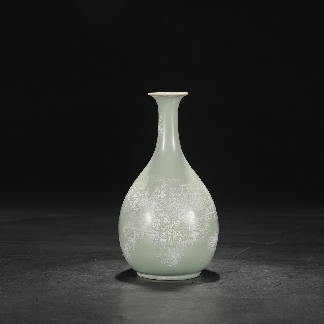 An Exquisite Ru yao Sky Blue Glazed Vase: An Exquisite Ru yao Sky Blue Glazed Vase Song Dynasty, China Size:26.5cmx13.5cm (The Dimensions Of All Batches Are Manually Measured.If You Need More Detailed Information, Please Contact Our Customer