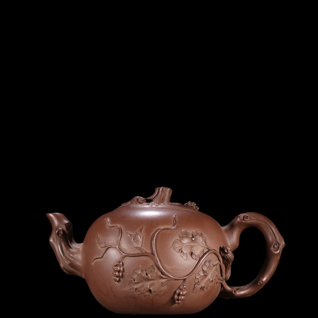 An Exquisite Purple Sands Squirrel and Grapes Pattern Teapot: An Exquisite Purple Sands Squirrel and Grapes Pattern Teapot Zhu ke xin Size:9cmx17cm (The Dimensions Of All Batches Are Manually Measured.If You Need More Detailed Information, Please Contact Our