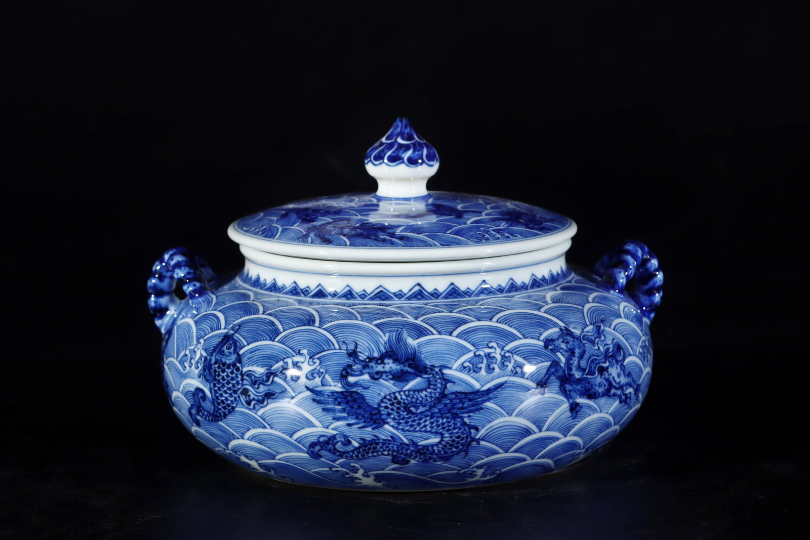 An Exquisite Blue and White Seawater Pattern Auspicious Beast Pattern Double-Ears Jar: An Exquisite Blue and White Seawater Pattern Auspicious Beast Pattern Double-Ears Jar Qing Dynasty, China Qianlong Six-character Mark Size:12cmx18cm (The Dimensions Of All Batches Are Manually Measure