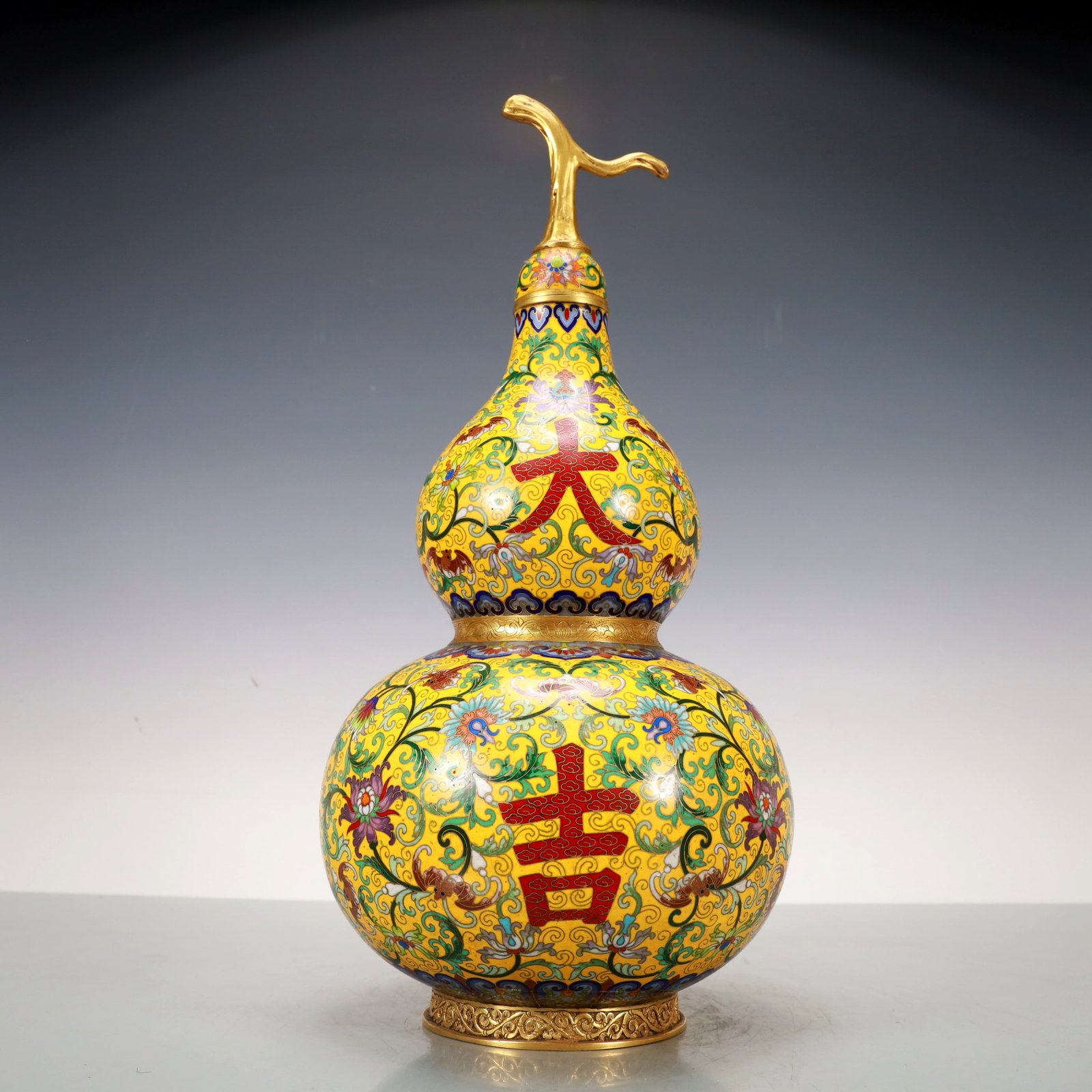A Exquisite Cloisonne Gilt Bronze Lotus Pattern Bats and Peach Pattern Gourd-Shaped Vase: A Exquisite Cloisonne Gilt Bronze Lotus Pattern Bats and Peach Pattern Gourd-Shaped Vase Qing Dynasty, China Qianlong Four-character Mark Size:20cmx20cmx43cm Weight:5150g (The Dimensions Of All Batche
