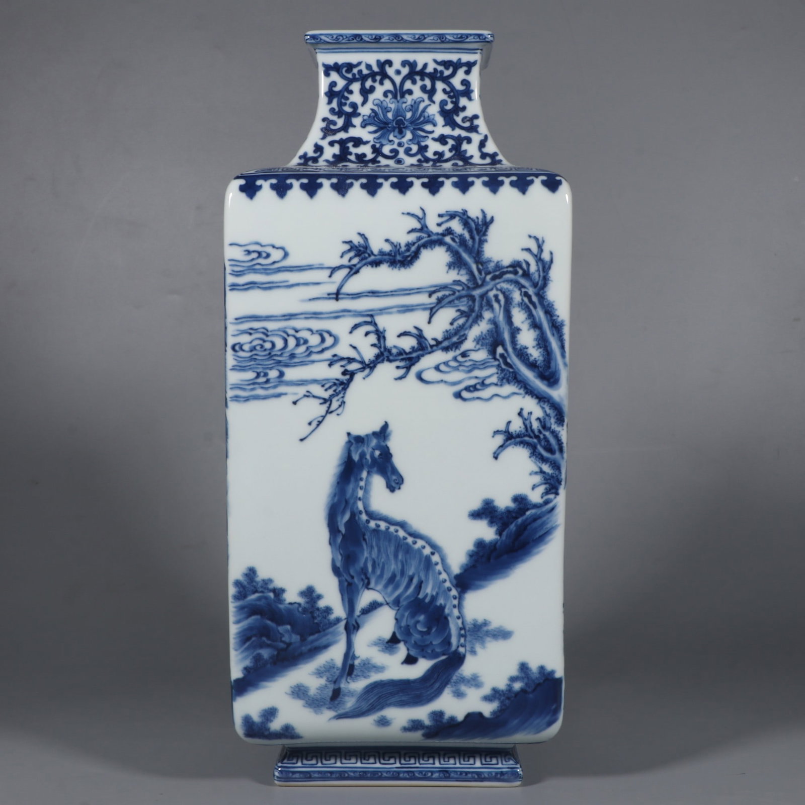 An Exquisite Blue and White Auspicious Beast Pattern Lotus Pattern Vase - 2