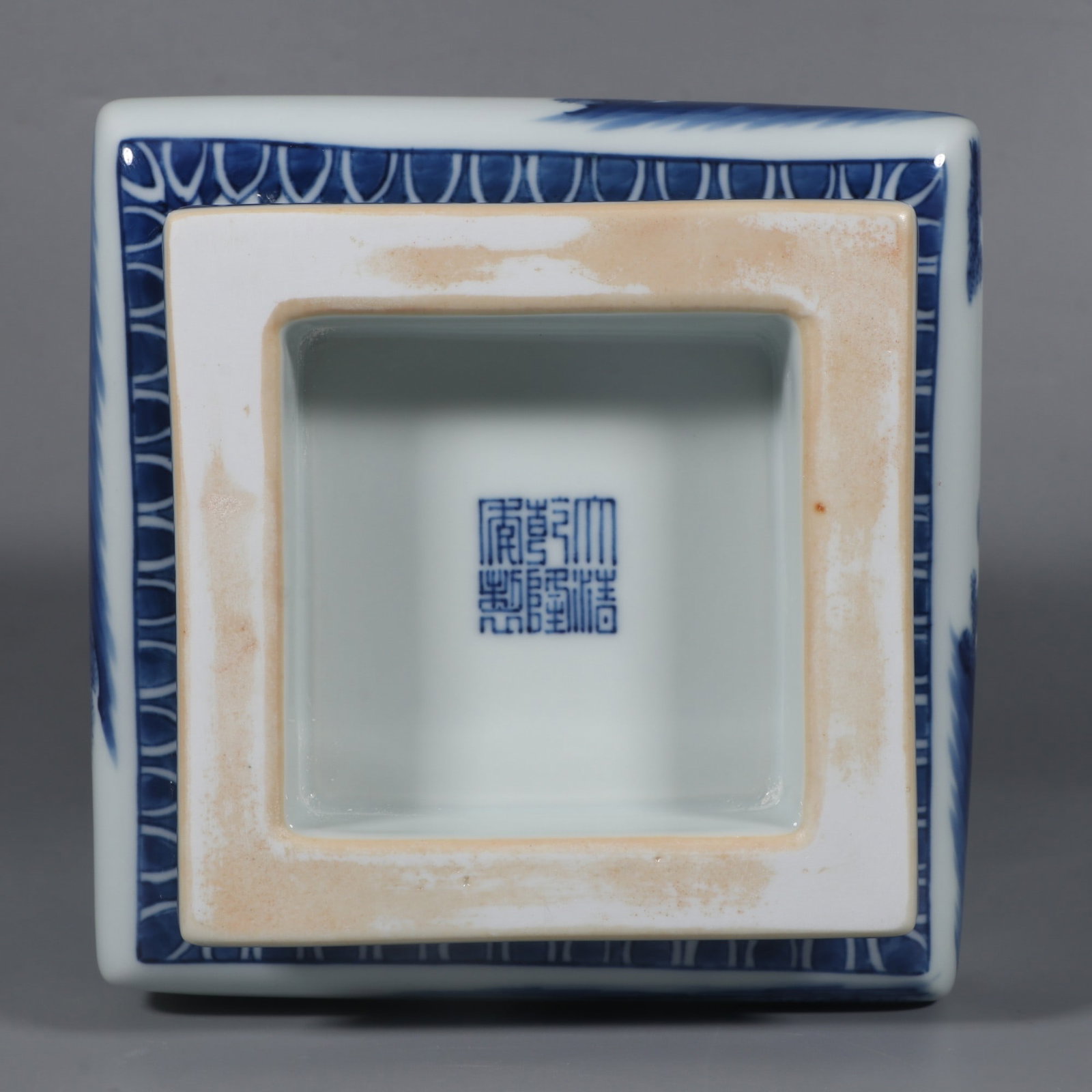 An Exquisite Blue and White Auspicious Beast Pattern Lotus Pattern Vase - 8