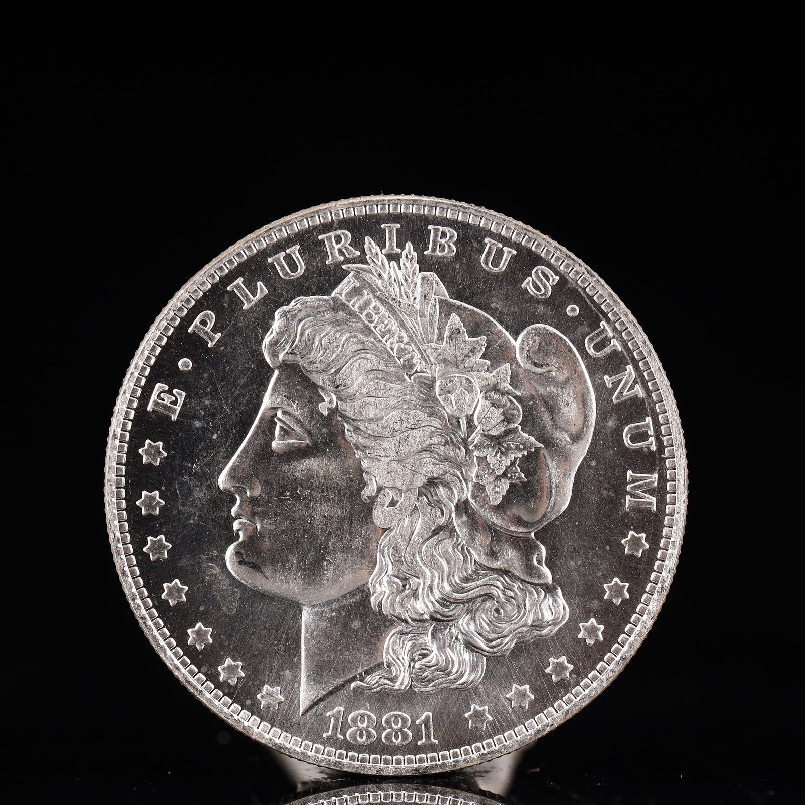 USA Morgan Dollar 1881 Coin: Obv: profile bust with date below and E PLURIBUS UNUM legend and stars around. Rev: eagle with In God we trust above within wreath with UNITED STATES OF AMERICA ONE DOLLAR legend. IN GOD WE TRUST / LI