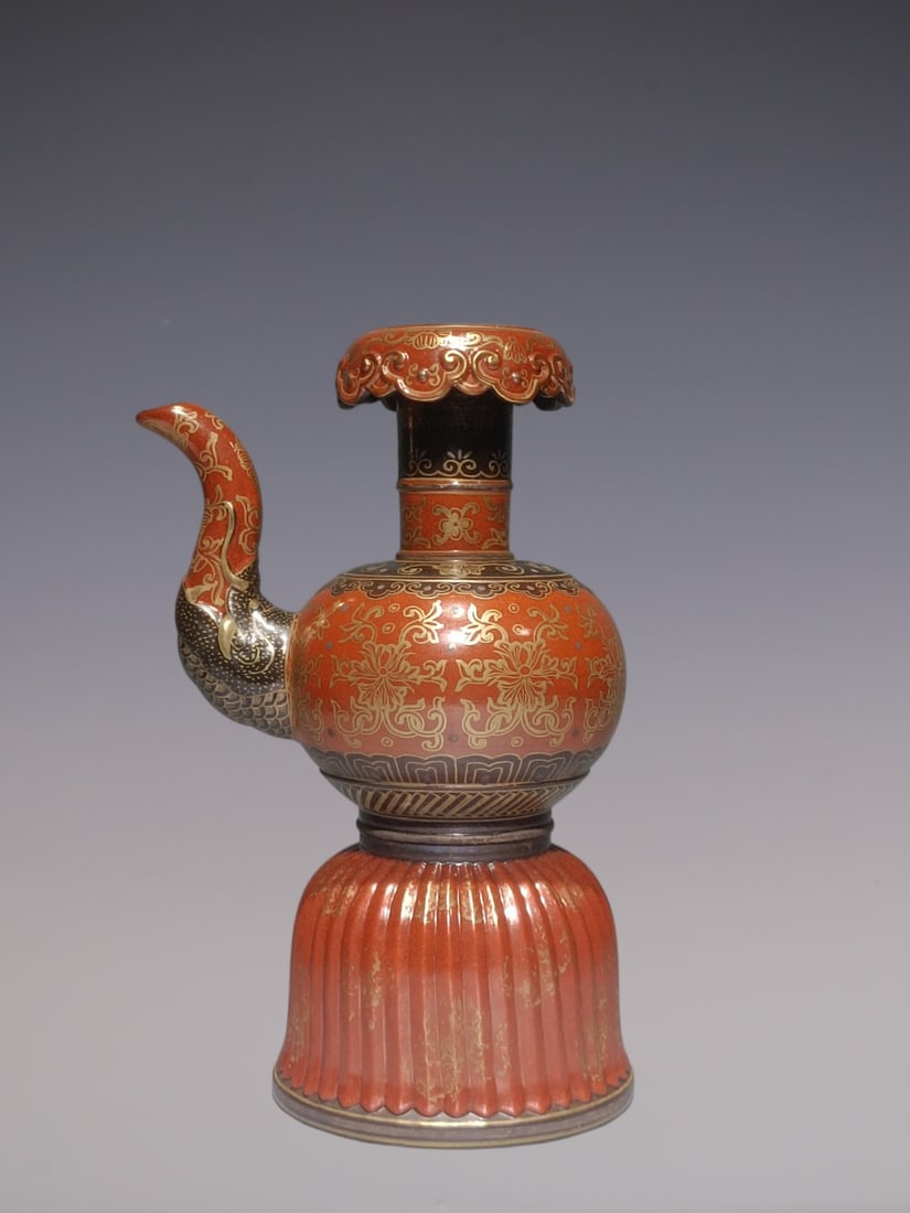 An Exquisite Iron-Red Painted Gold Lotus Pattern Ewer: An Exquisite Iron-Red Painted Gold Lotus Pattern Ewer Qing Dynasty, China Qianlong Four-character Mark Size:18.6cmx12cm (The Dimensions Of All Batches Are Manually Measured.If You Need More Detailed