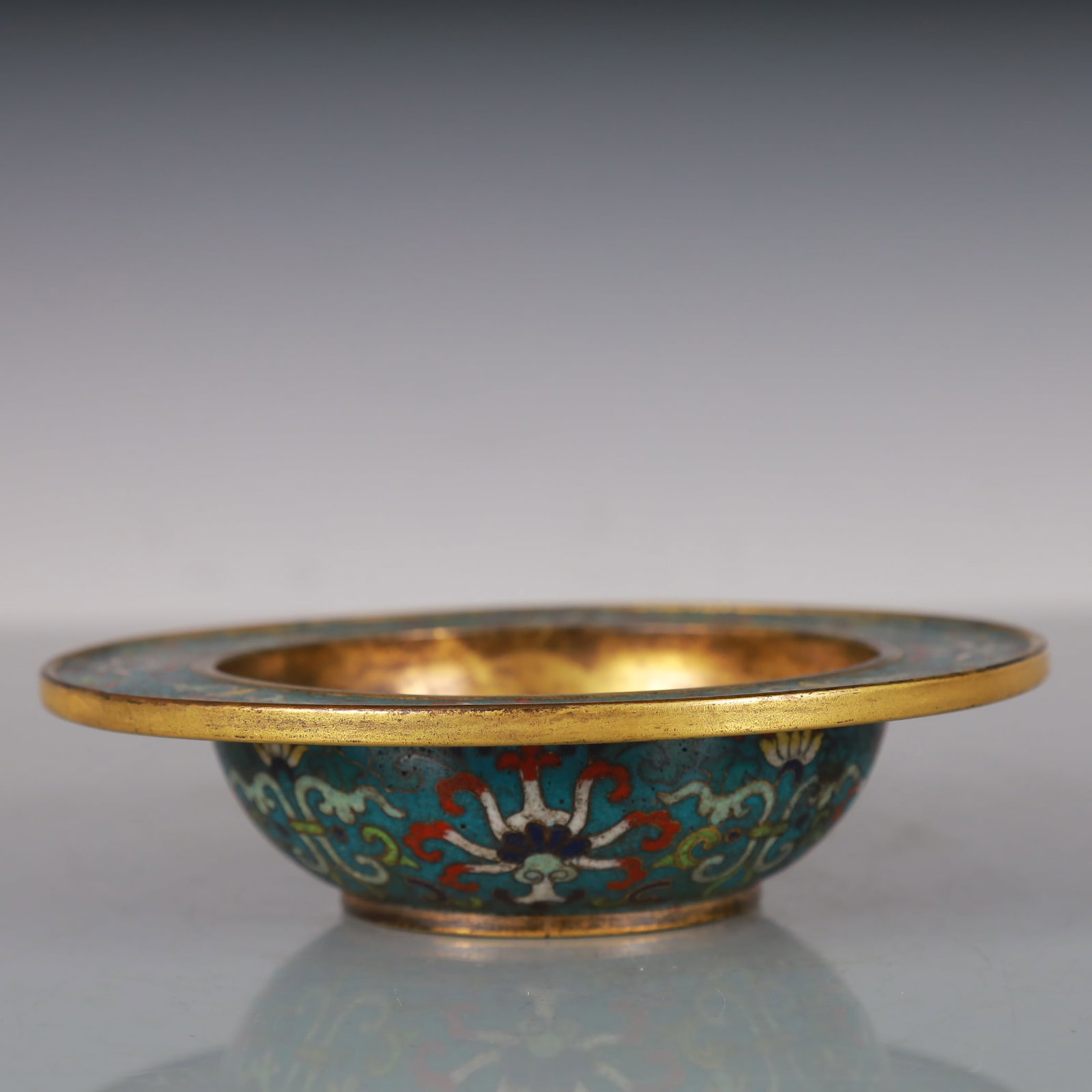 An Exquisite Cloisonne Gilt Bronze Flower Pattern Plate: An Exquisite Cloisonne Gilt Bronze Flower Pattern Plate Qing Dynasty, China Qianlong Four-character MarkSize:15.5cmx15.5cmx3.8cm Weight:400g (The Dimensions Of All Batches Are Manually Measured.If You