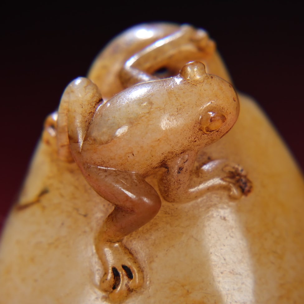 An Exquisite White Jade Frog Seal - 2
