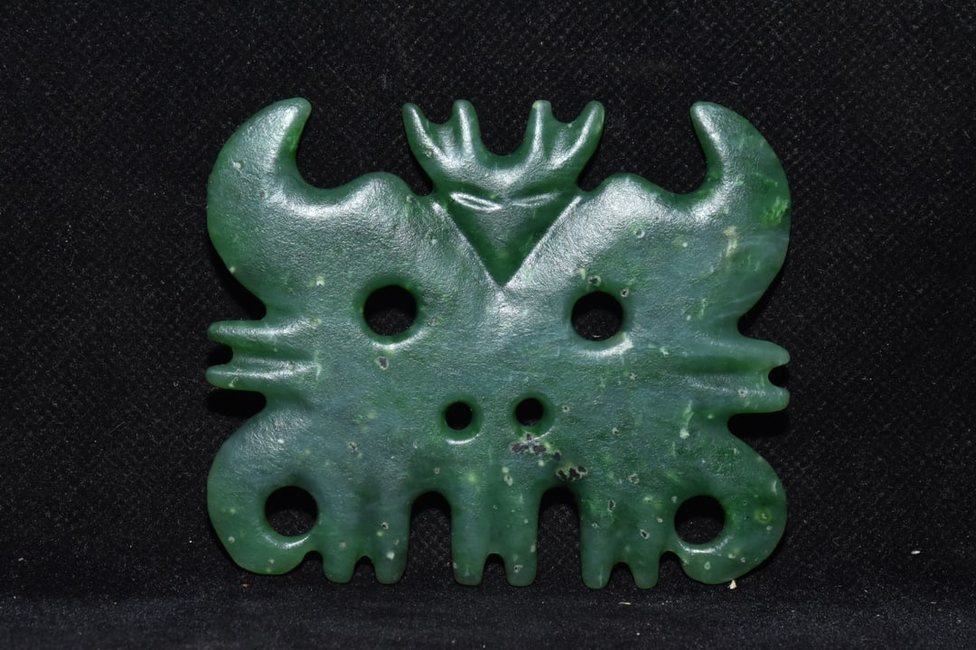 An Exquisite White Jade Ornament: An Exquisite White Jade Ornament Hong Shan Culture Size:7cmx8cm Weight:100g (The Dimensions Of All Batches Are Manually Measured.If You Need More Detailed Information, Please Contact Our Customer