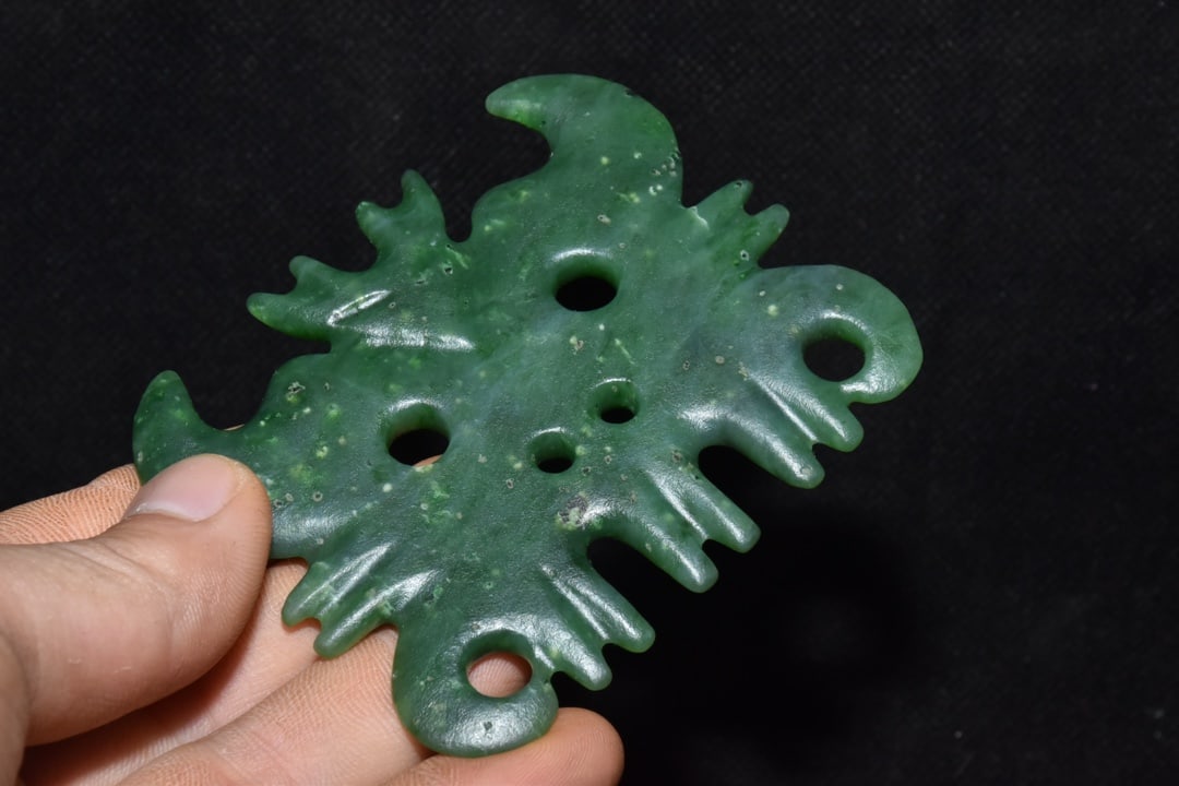 An Exquisite White Jade Ornament - 3