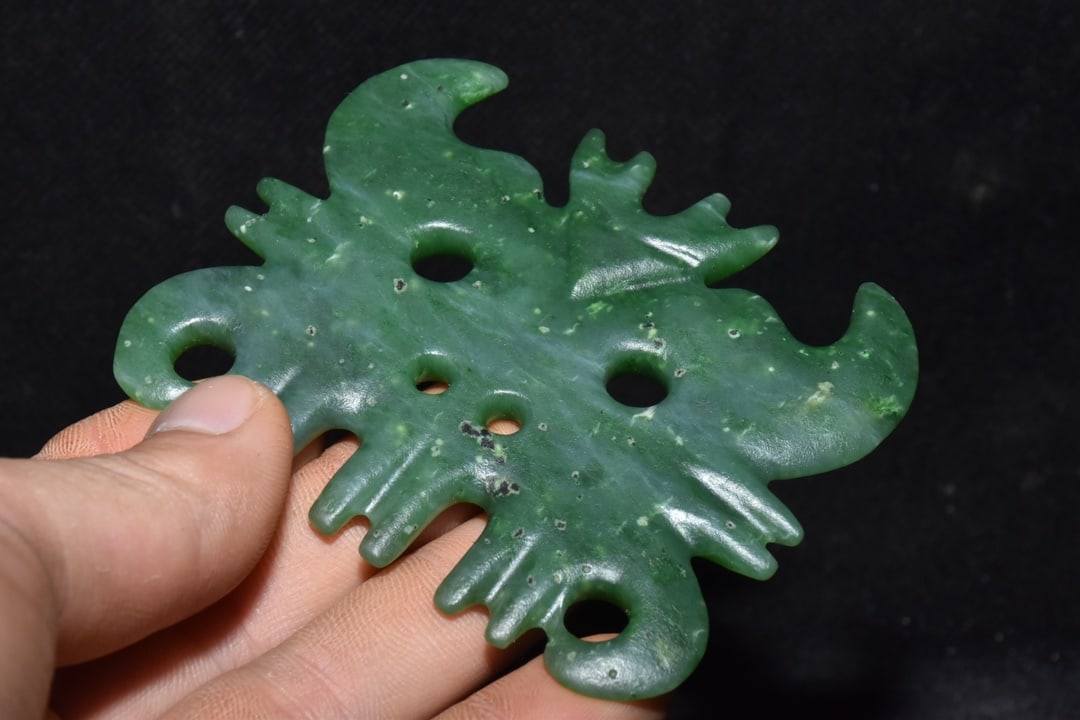 An Exquisite White Jade Ornament - 4