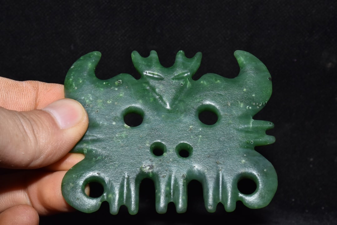 An Exquisite White Jade Ornament - 6
