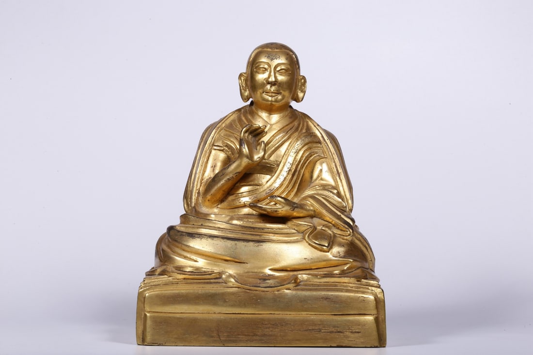 An Exquisite Gilt Bronze Statue of Guru: An Exquisite Gilt Bronze Statue of Guru Qing Dynasty, China Size:15.5cmx12.3cmx10cm Weight:2041g (The Dimensions Of All Batches Are Manually Measured.If You Need More Detailed Information, Please