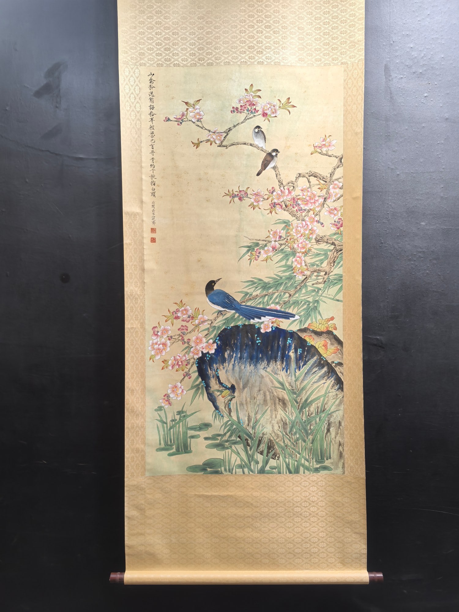 A Chinese Vertical Scroll Ink Painting of Flower and Bird on Paper: A Chinese Vertical Scroll Ink Painting of Flower and Bird on Paper Yu feian Size:67.2cmx136.7cm (The Dimensions Of All Batches Are Manually Measured.If You Need More Detailed Information, Please
