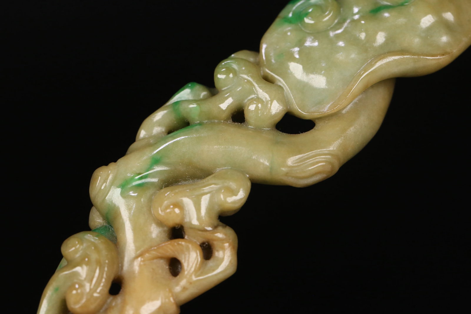 An Exquisite Jadeite Ganoderma lucidum Pattern Ruyi Hand Piece - 9