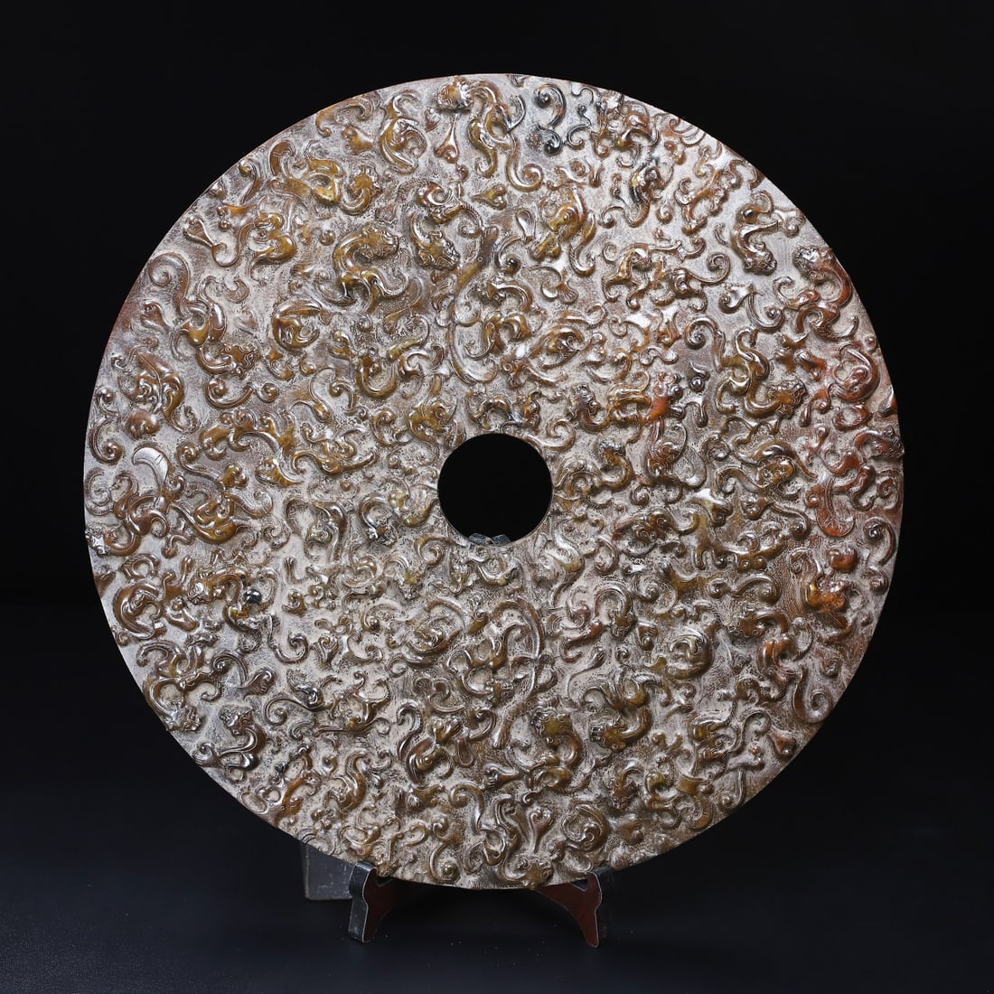 An Exquisite White Jade Chi-Dragon Pattern Ornament: An Exquisite White Jade Chi-Dragon Pattern Ornament Han Dynasty, China Diameter Size:38cmx1.1cm Weight:3100g (The Dimensions Of All Batches Are Manually Measured.If You Need More Detailed