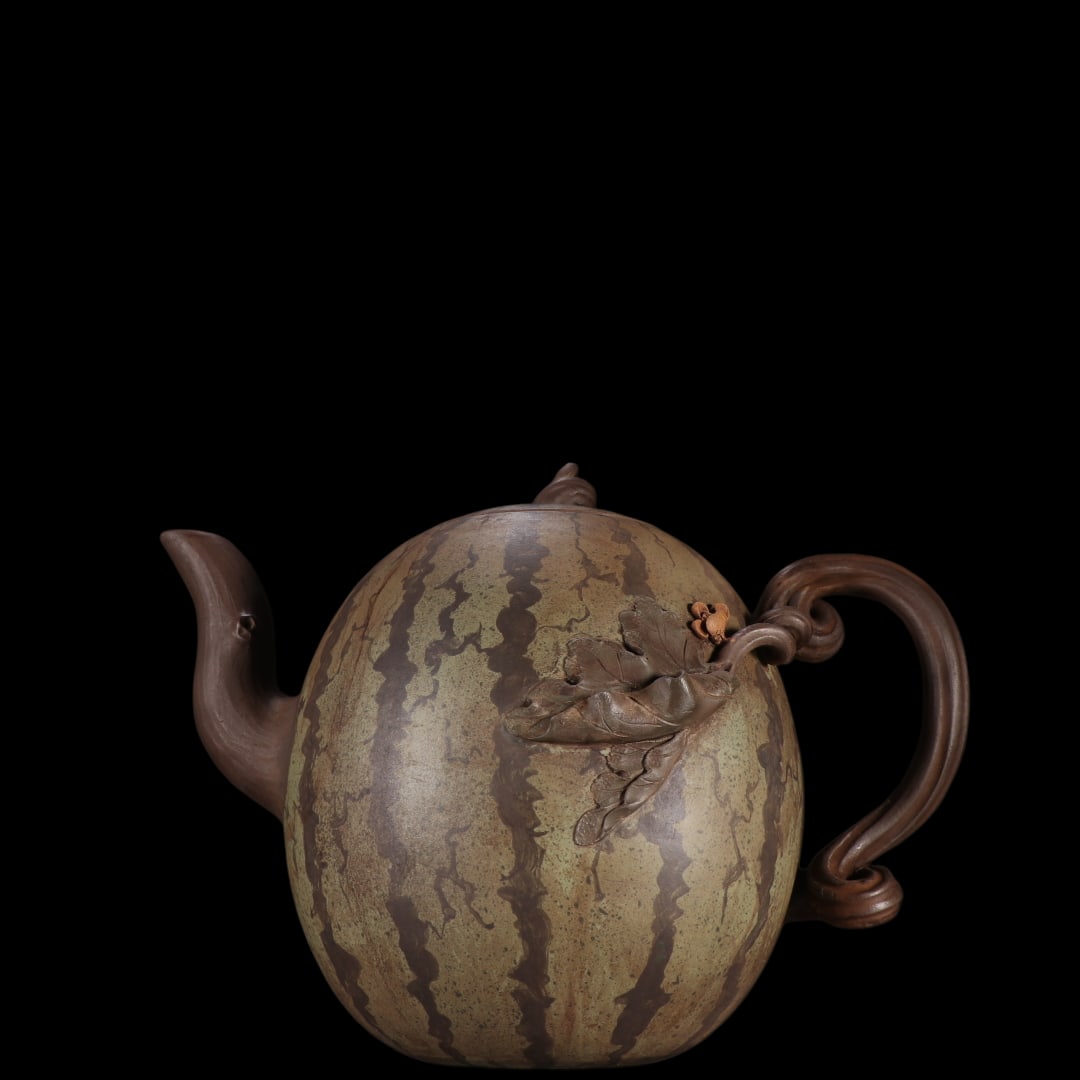 An Exquisite Purple Sands Flower Pattern Teapot: An Exquisite Purple Sands Flower Pattern Teapot Wang yin xian Size:21cmx26cm (The Dimensions Of All Batches Are Manually Measured.If You Need More Detailed Information, Please Contact Our Customer