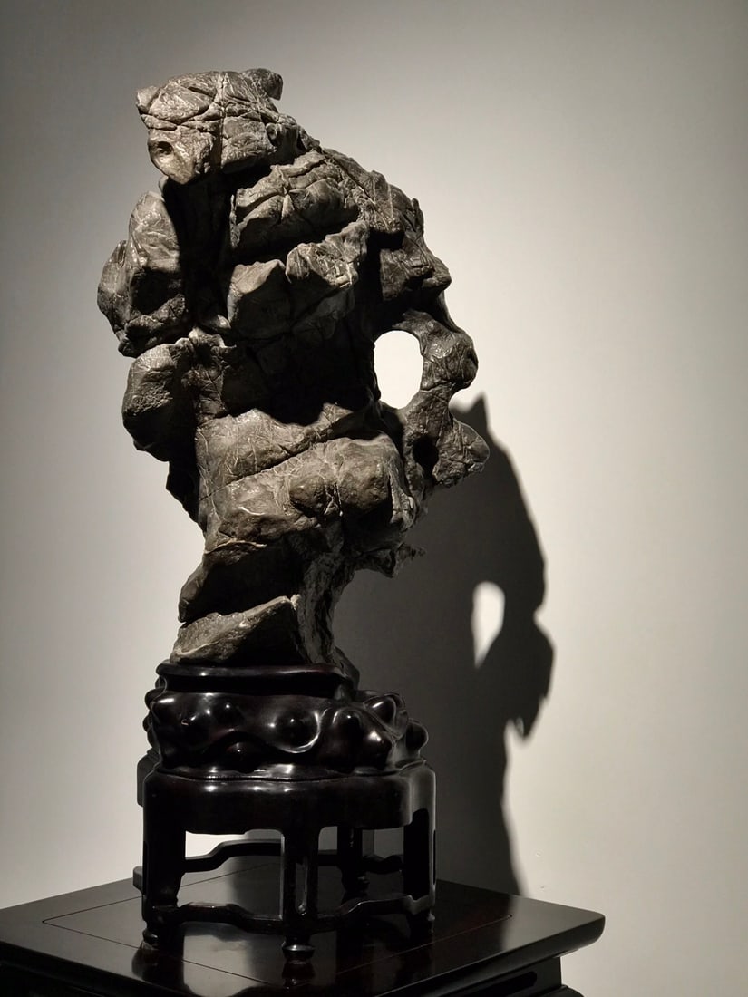 An Exquisite Lingbi Stone Ornament: An Exquisite Lingbi Stone Ornament Qing Dynasty, China Size:78cmx32cmx26cm (The Dimensions Of All Batches Are Manually Measured.If You Need More Detailed Information, Please Contact Our Customer