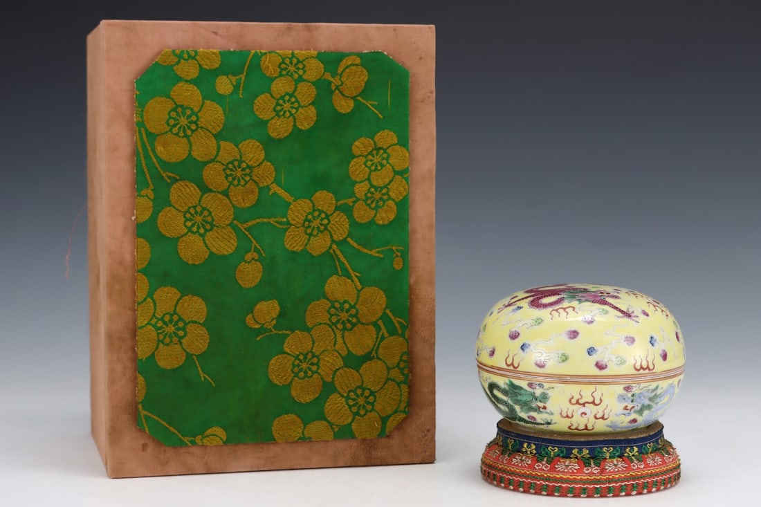 An Exquisite Famille-Rose Dragon Pattern Box - 2