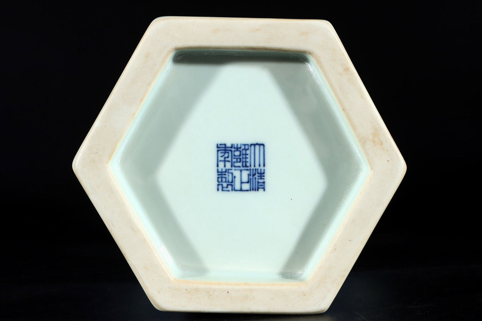 An Exquisite Blue and White Flower and Bird Pattern Vase - 10