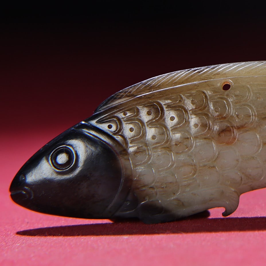 An Exquisite White Jade Fish Pendant - 2