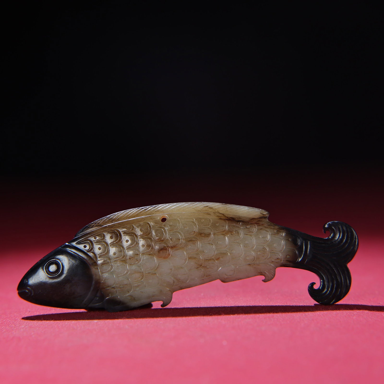 An Exquisite White Jade Fish Pendant - 3