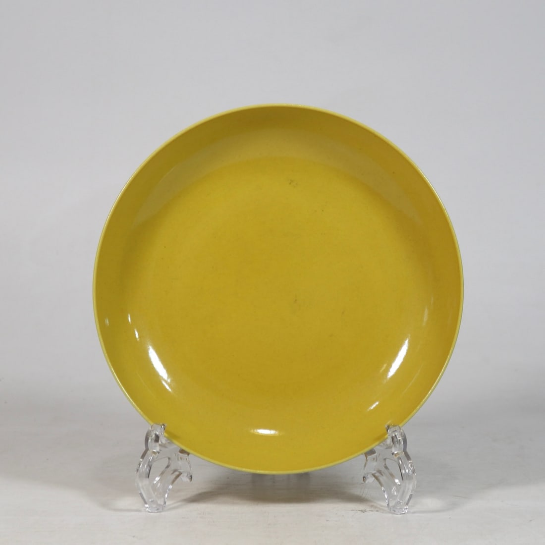 An Exquisite Yellow Glazed Plate: An Exquisite Yellow Glazed Plate Ming Dynasty, China Hongzhi Six-character Mark Size:18cm (The Dimensions Of All Batches Are Manually Measured.If You Need More Detailed Information, Please Contact