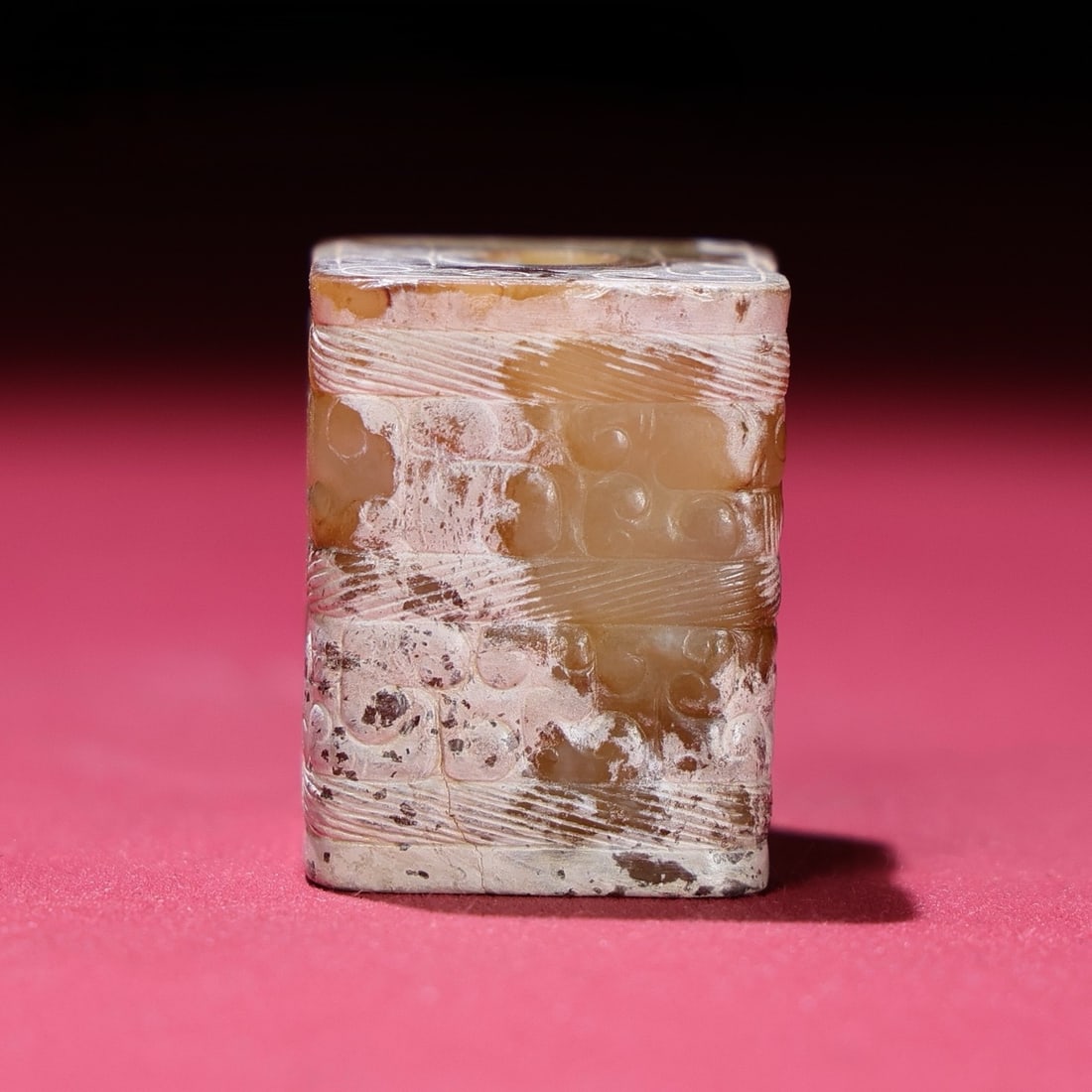 An Exquisite White Jade Ornament: An Exquisite White Jade Ornament Han Dynasty, China Size:3.1cmx2.7cmx2.4cm Weight:56g (The Dimensions Of All Batches Are Manually Measured.If You Need More Detailed Information, Please Contact Our