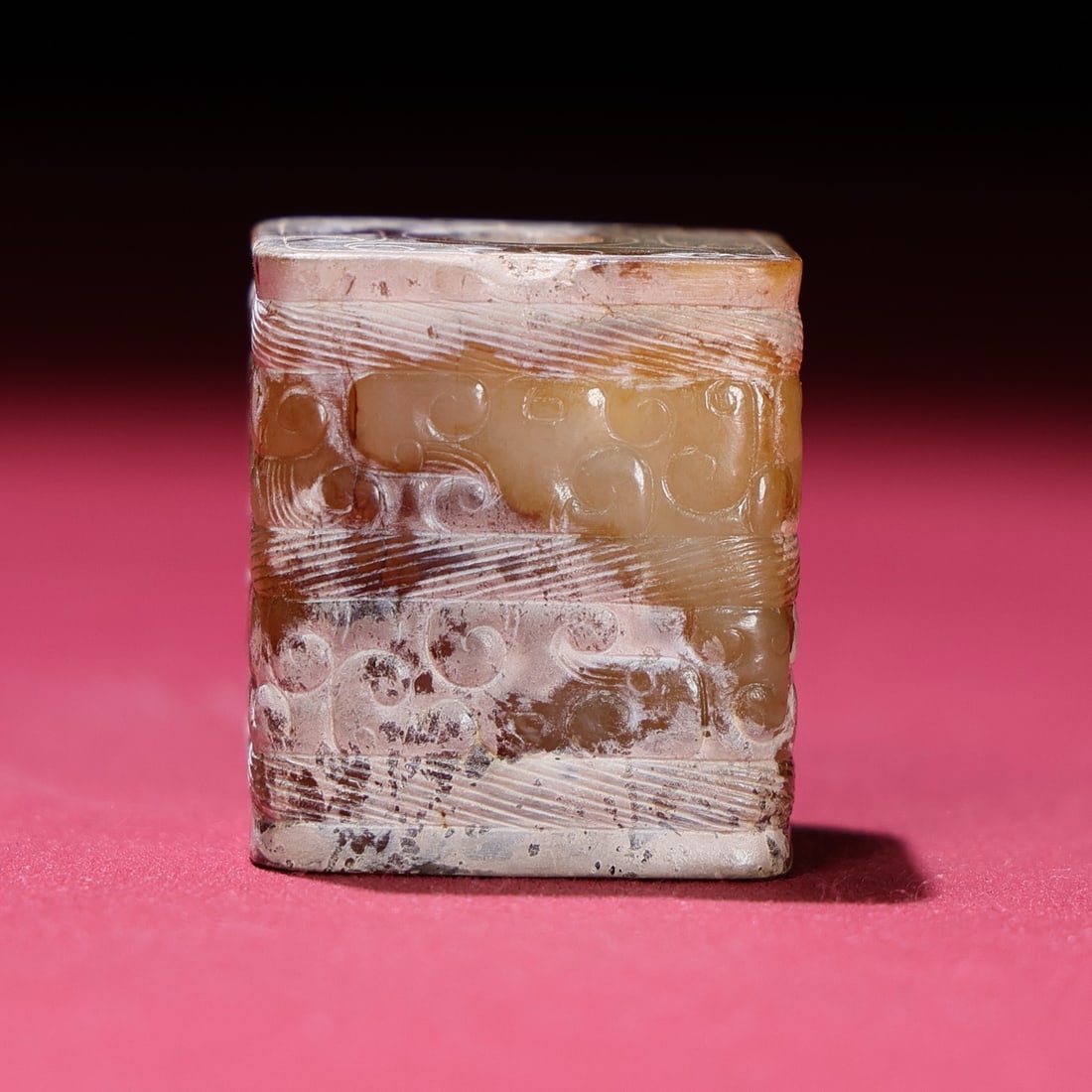 An Exquisite White Jade Ornament - 2