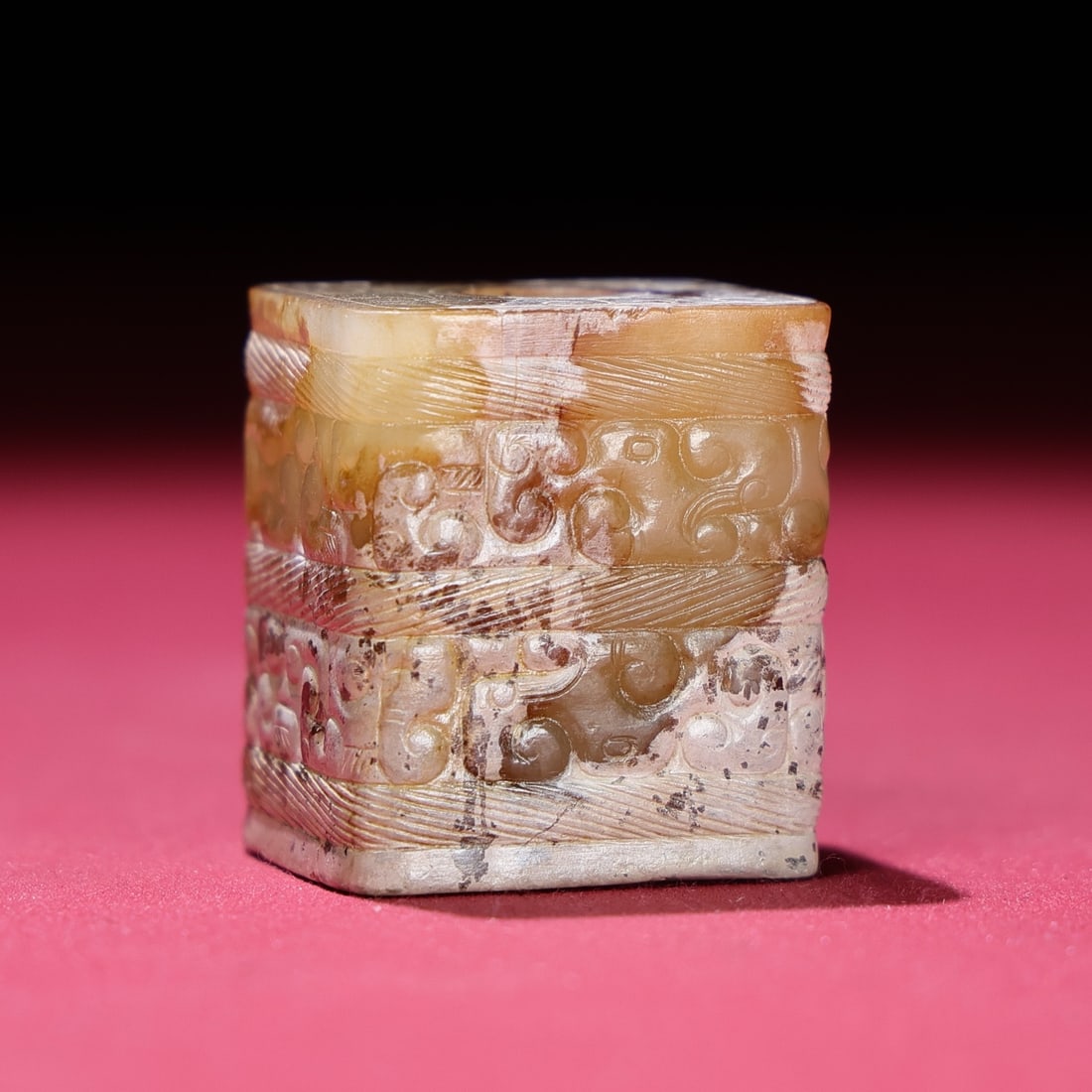 An Exquisite White Jade Ornament - 5