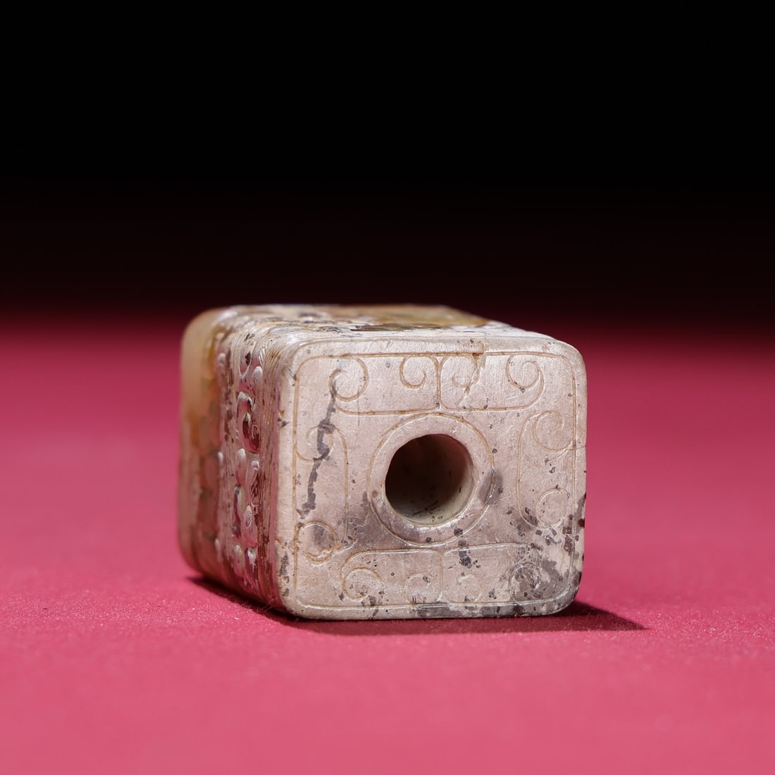 An Exquisite White Jade Ornament - 6