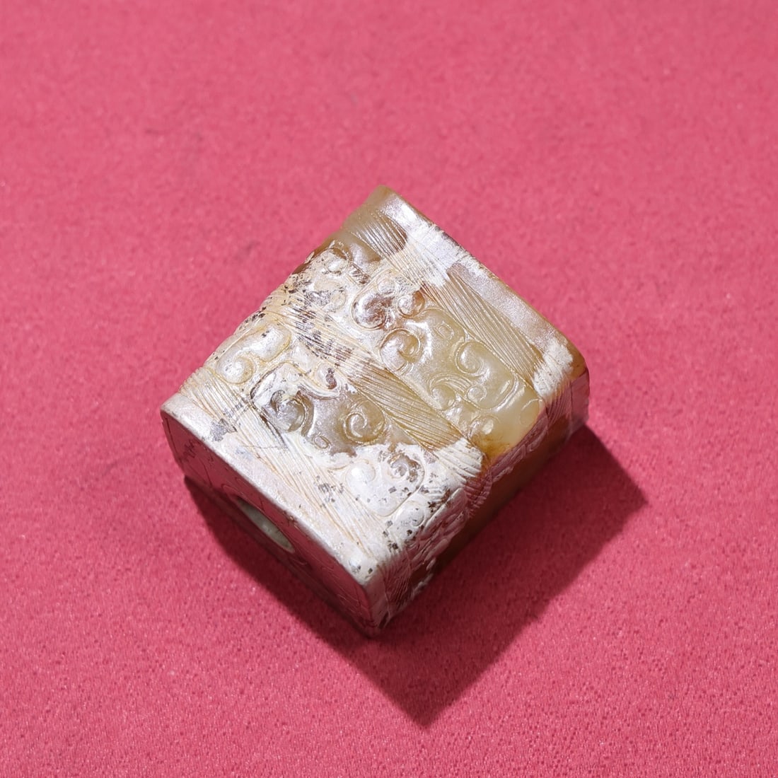 An Exquisite White Jade Ornament - 7