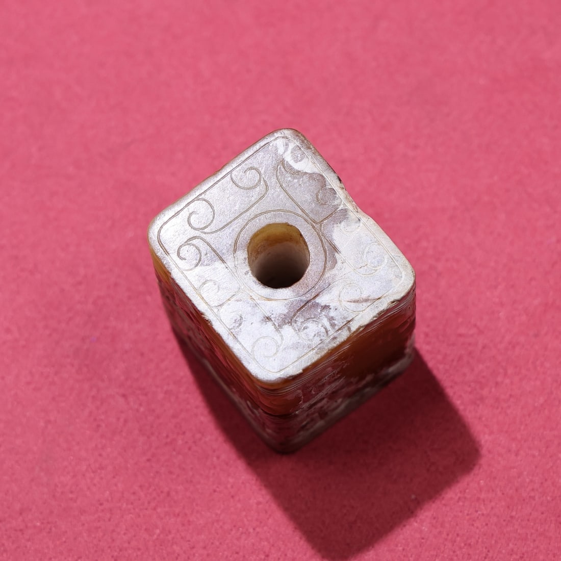 An Exquisite White Jade Ornament - 8