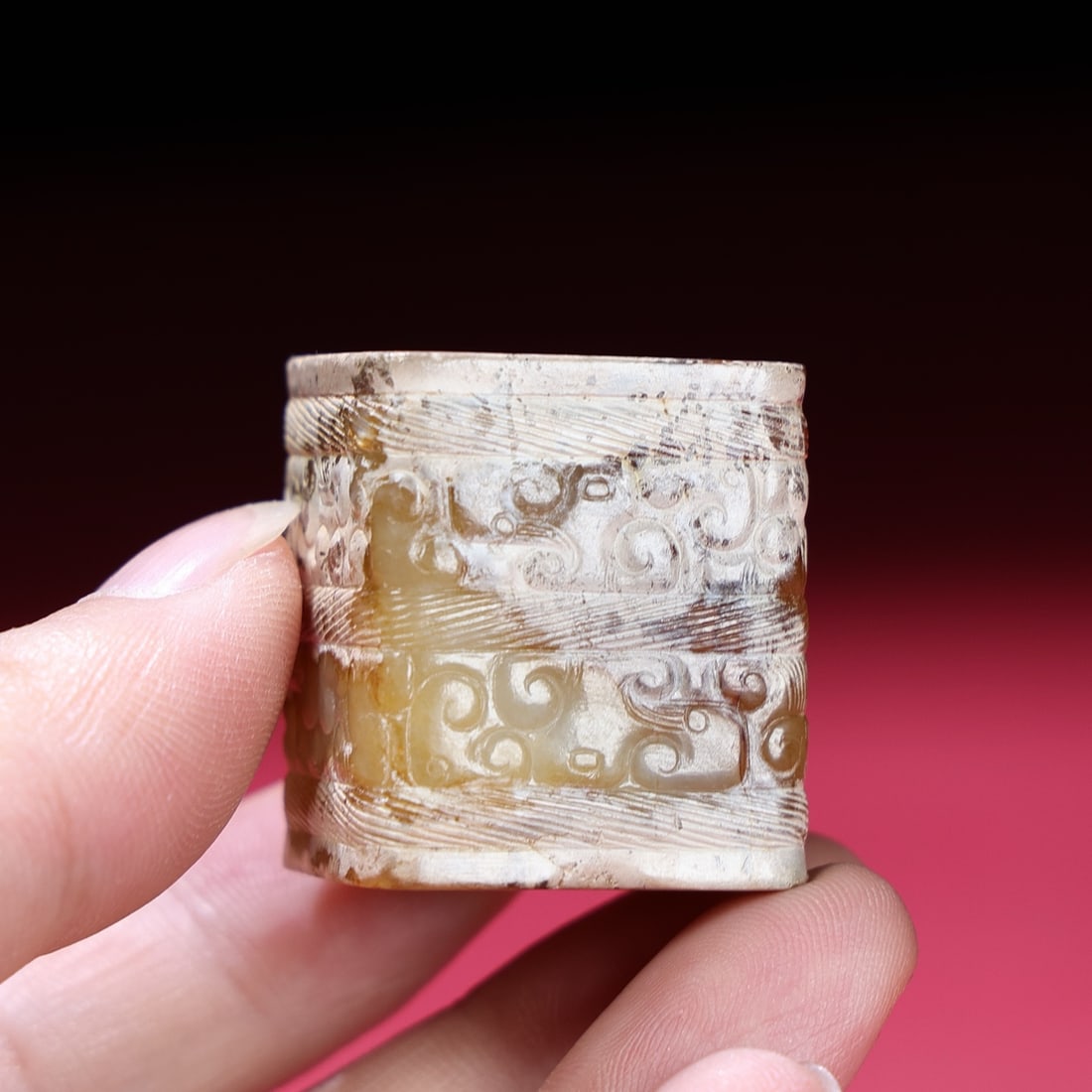 An Exquisite White Jade Ornament - 9