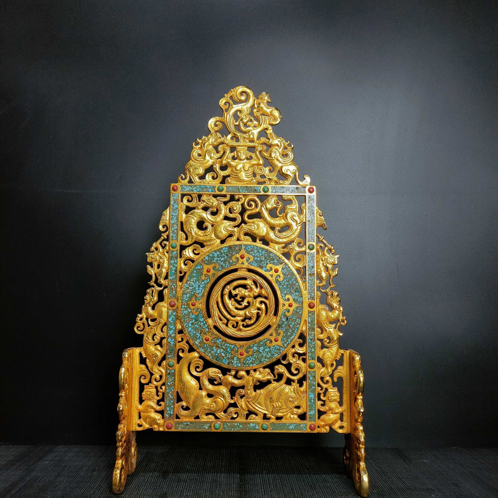 An Exquisite Gilt Bronze Inlaid Turquoise Auspicious Beast Pattern Screen: An Exquisite Gilt Bronze Inlaid Turquoise Auspicious Beast Pattern Screen the Warring States period in China Size:38cmx22cm Weight:1463g (The Dimensions Of All Batches Are Manually Measured.If You
