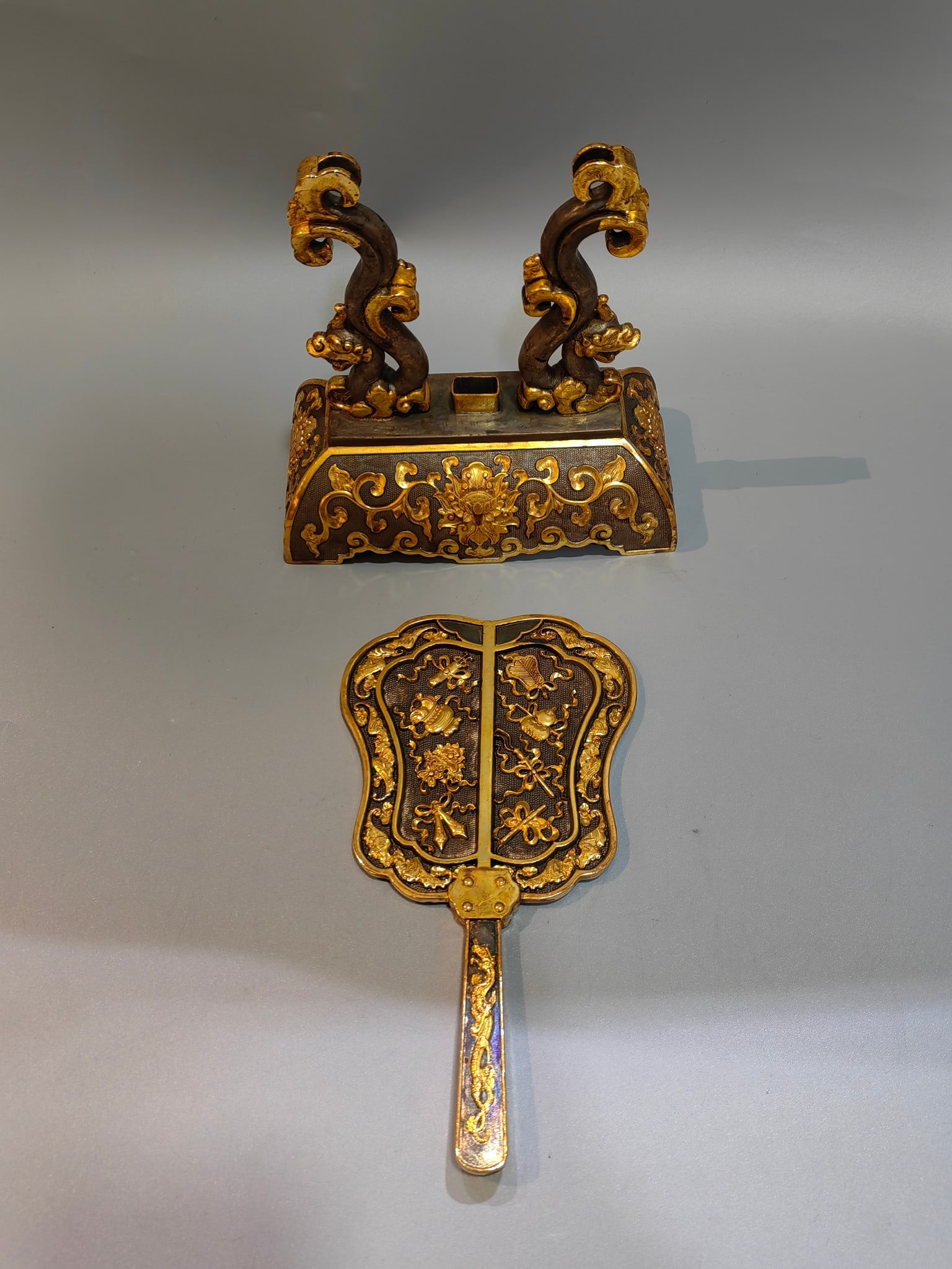 An Exquisite Gilt Bronze Eight Treasures Pattern Screen - 6