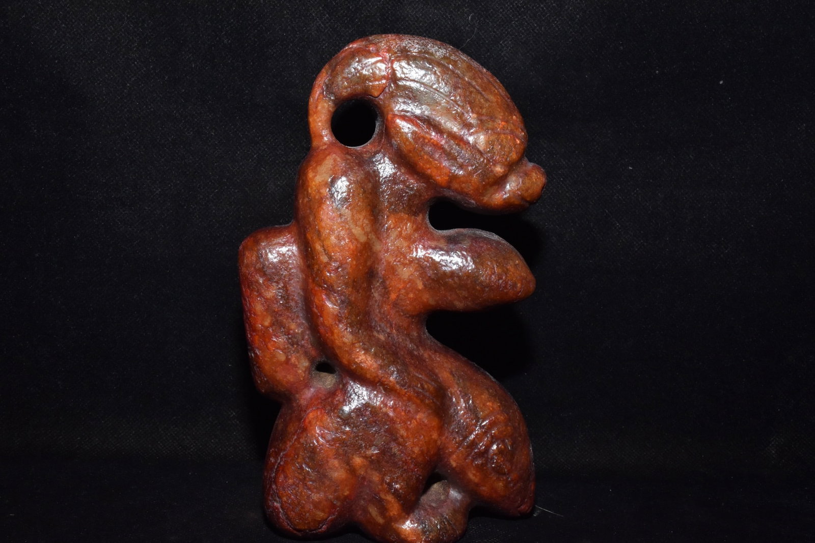 An Exquisite Hemo Jade Figure Ornament: An Exquisite Hemo Jade Figure Ornament Hong Shan Culture Size:17.5cmx11.5cm Weight:1.07kg (The Dimensions Of All Batches Are Manually Measured.If You Need More Detailed Information, Please Contact