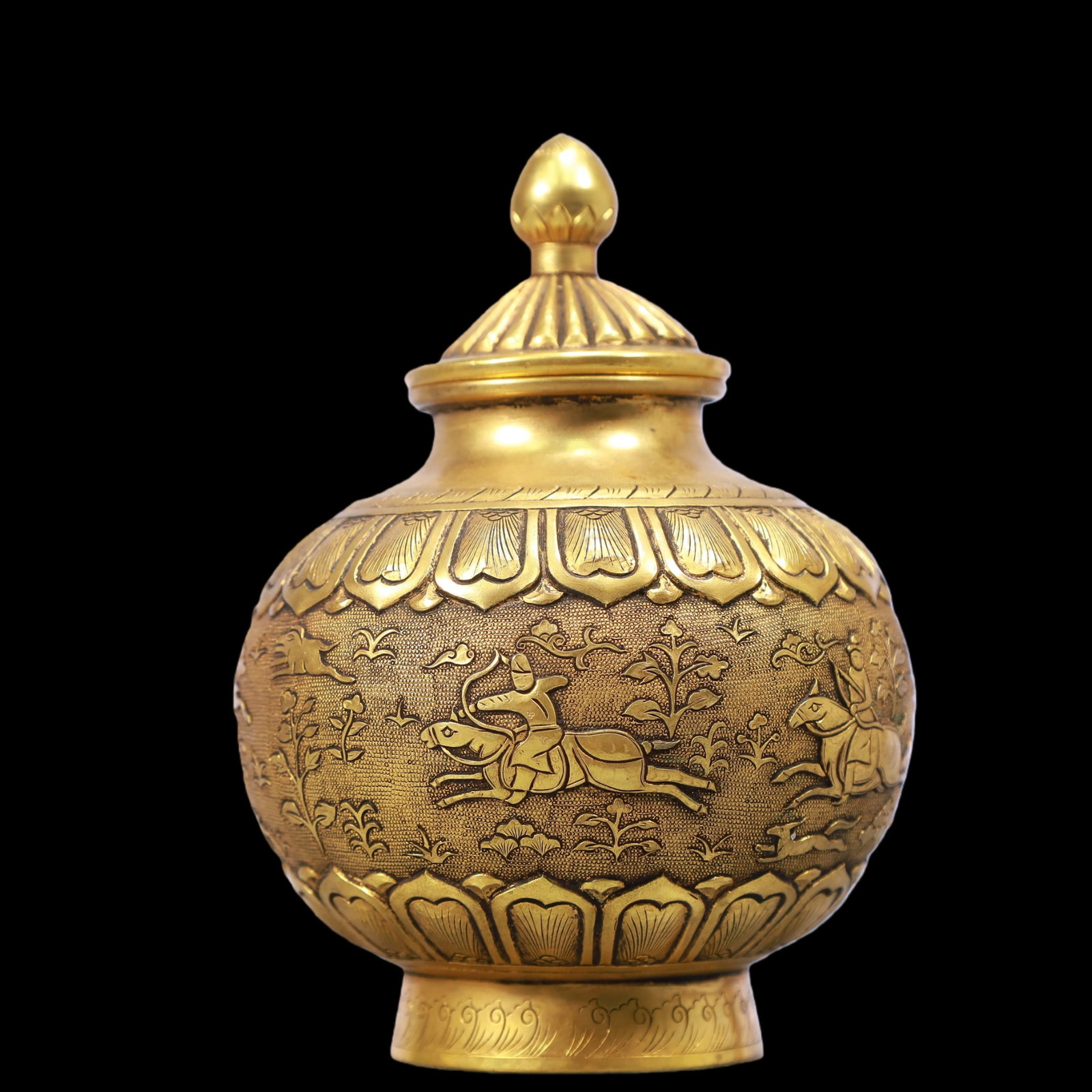 A Exquisite Gilt Bronze Character and Story Pattern Vase: A Exquisite Gilt Bronze Character and Story Pattern Vase Ming Dynasty, China Size:10cmx14cm Weight:450g (The Dimensions Of All Batches Are Manually Measured.If You Need More Detailed Information,