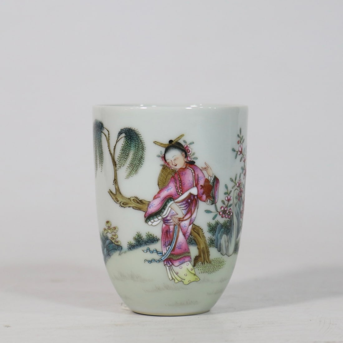 An Exquisite Famille-Rose Character and Story Pattern with poem Cup: An Exquisite Famille-Rose Character and Story Pattern with poem Cup Qing Dynasty, China Yongzheng Four-character Mark Size:7.5cmx5.6cm (The Dimensions Of All Batches Are Manually Measured.If You Need