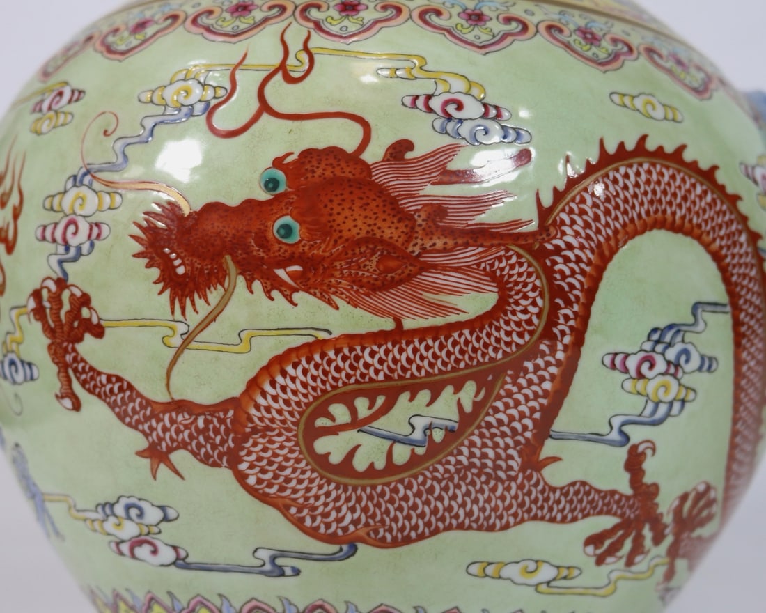 An Exquisite Iron-Red Dragon Pattern Lotus Pattern Double-Ears Vase - 7