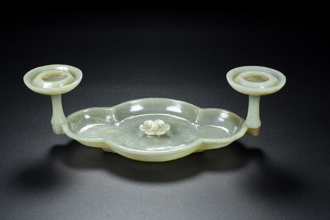 An Exquisite White Jade Candlestick: An Exquisite White Jade Candlestick Qing Dynasty, China Qianlong Four-character Mark Size:6cmx21cmx10cm Weight:174g (The Dimensions Of All Batches Are Manually Measured.If You Need More Detailed