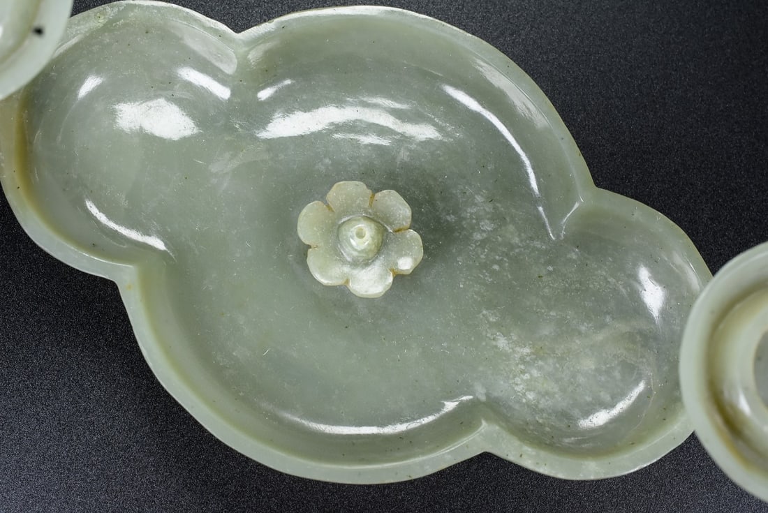 An Exquisite White Jade Candlestick - 8