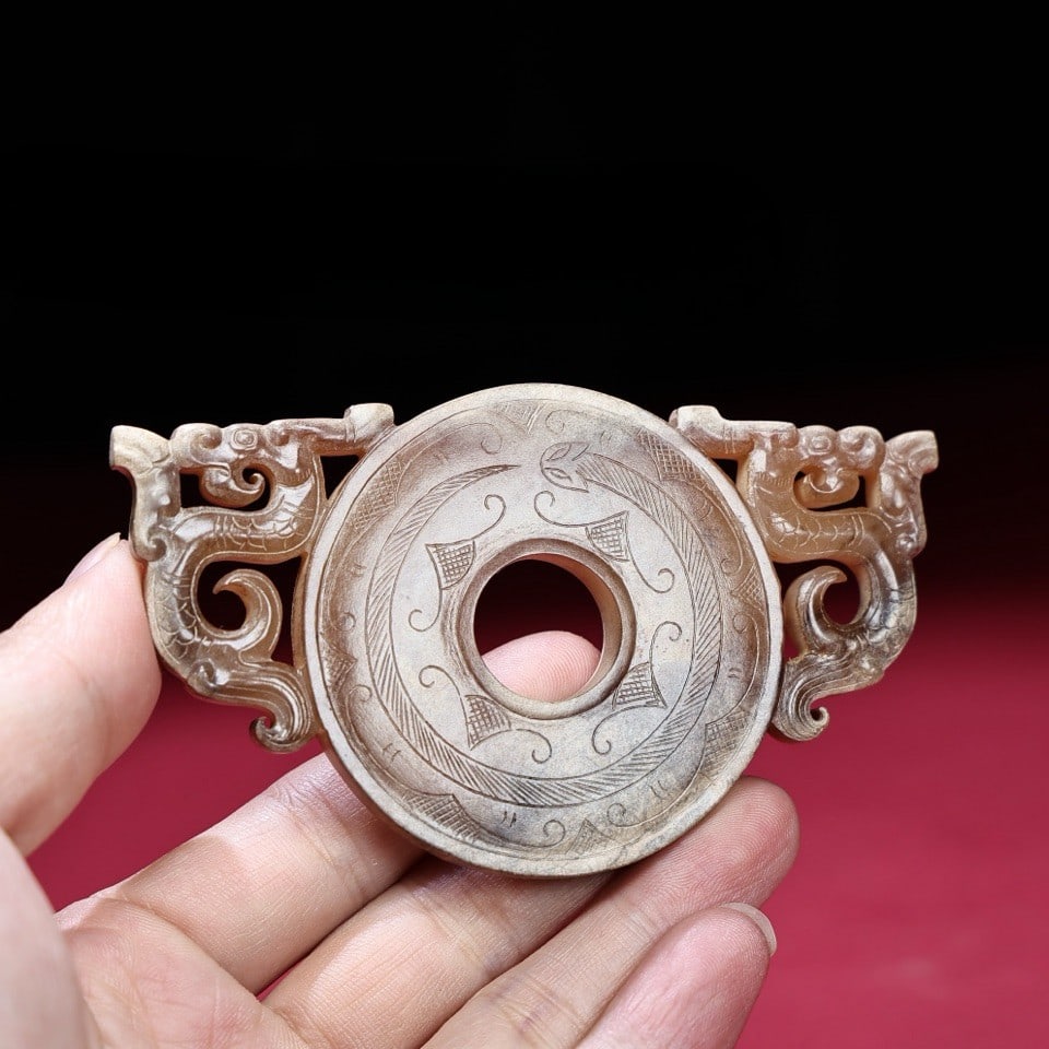 An Exquisite White Jade Dragon Pattern Ornament: An Exquisite White Jade Dragon Pattern Ornament Han Dynasty, China Size:10.1cmx5.9cmx0.8cm Weight:74g (The Dimensions Of All Batches Are Manually Measured.If You Need More Detailed Information,