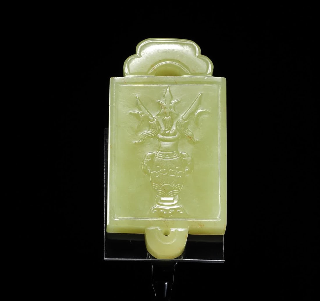 A pendant from the Qing Dynasty, Huang Yuping from Hetian, who was promoted to third rank (1 of 8)