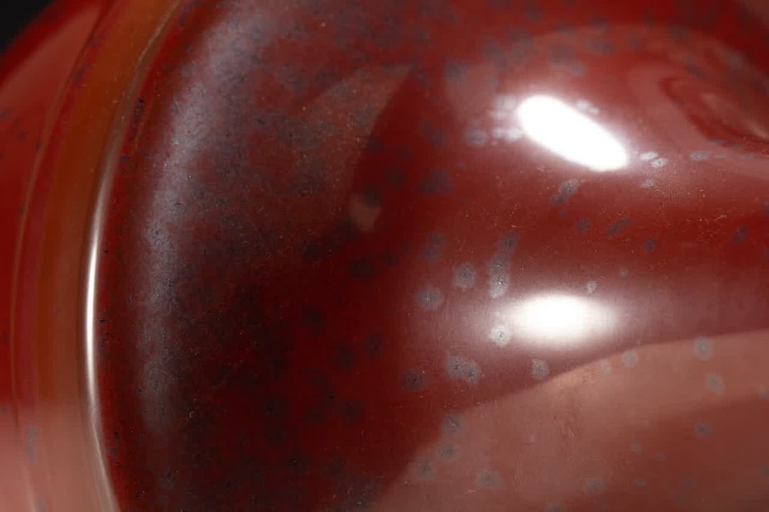 A Qing Dynasty red-glazed vase - 4