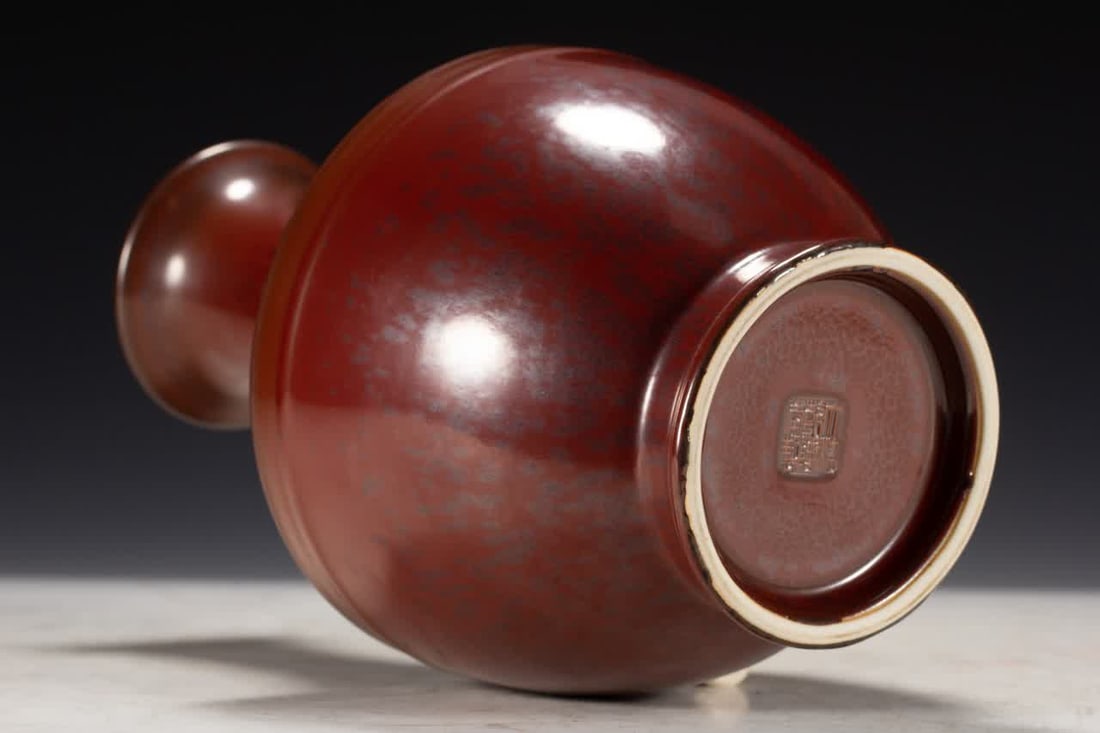 A Qing Dynasty red-glazed vase - 6