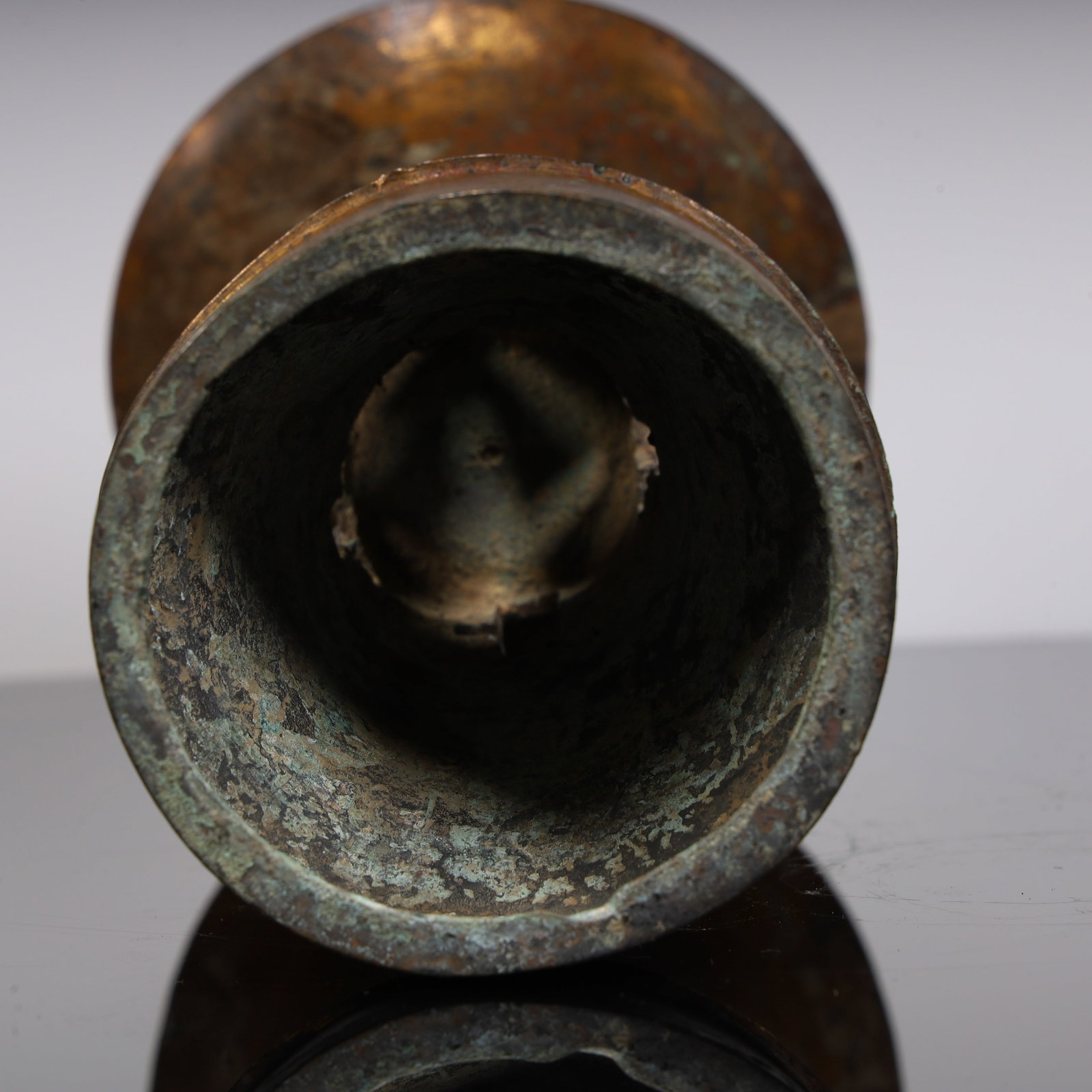 One Han Dynasty bronze gu - 5